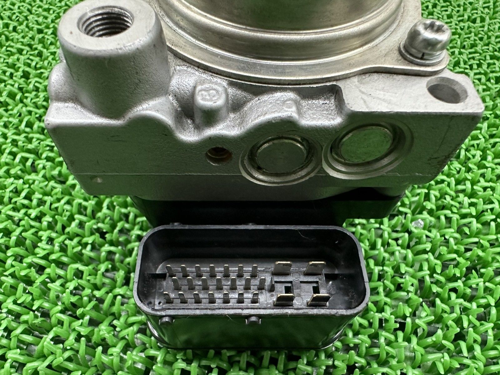 専用（1.1まで） ZZ-R1400 ABSアクチュエーター ZXEF1/HU019 カワサキ 純正 中古