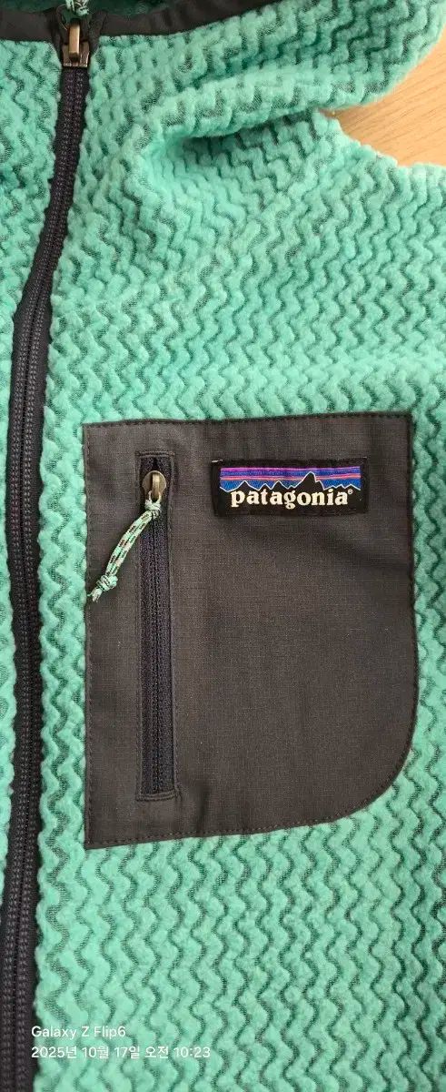 送料無料・代引可。 パタゴニア R1 フーディー レディース S 安全