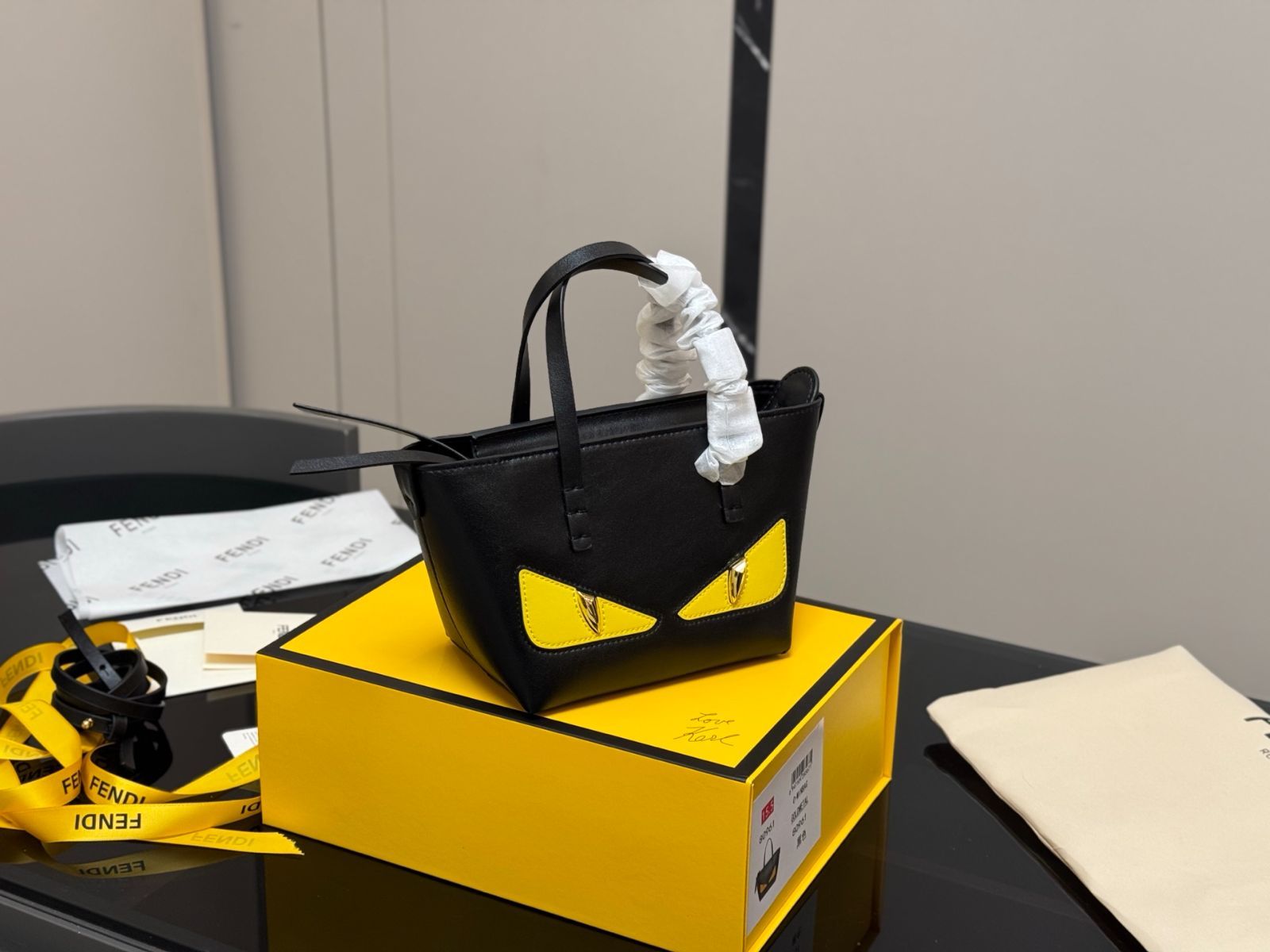 今日 FENDI モンスター バスケット Bag