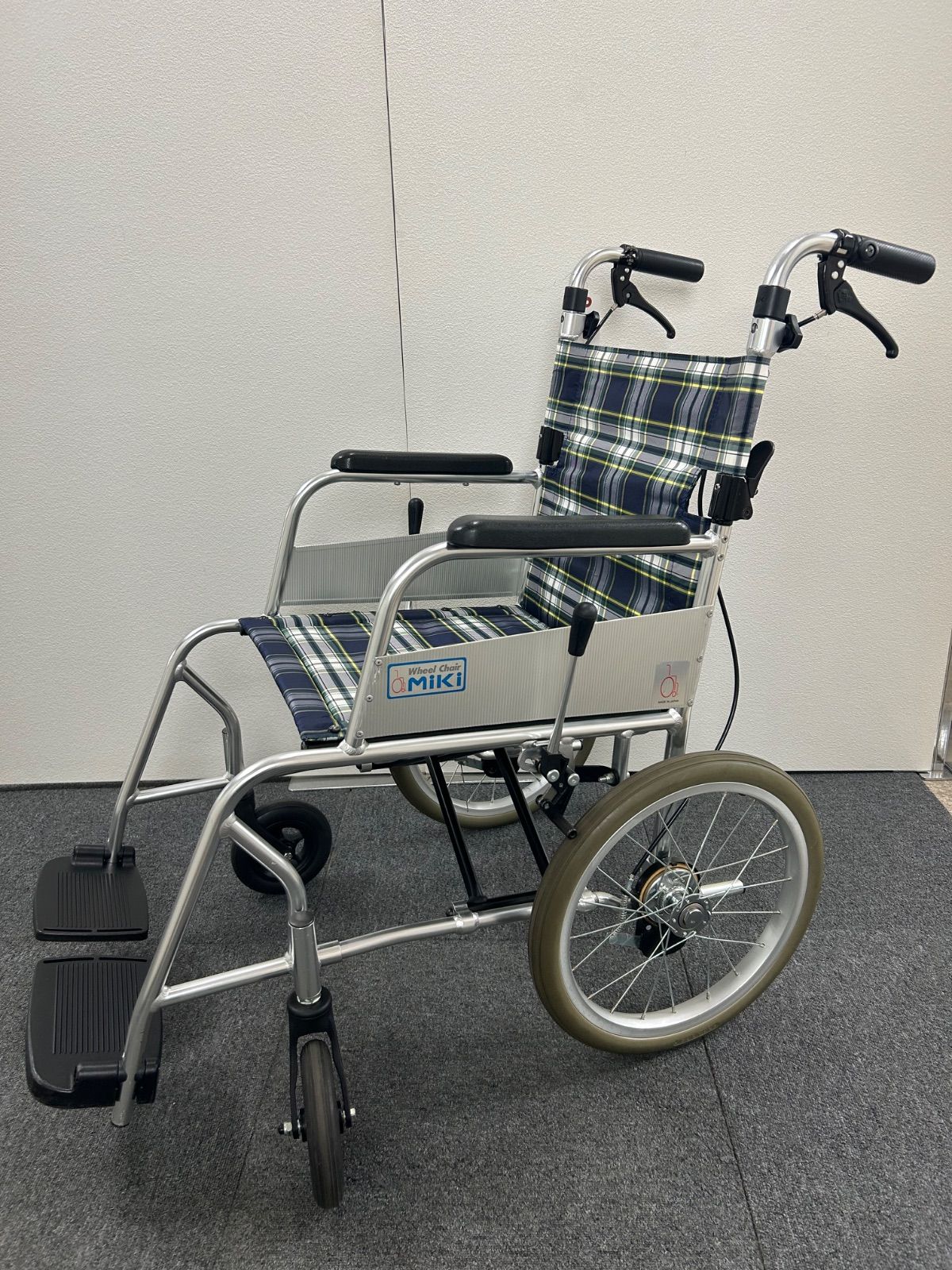 【美品】ニューライト2　介助式車椅子　ハンドル高さ調整可　ノーパンクタイヤ 車いす ニューライト2 介助式車椅子 ハンドル高さ調整可 ノーパンク