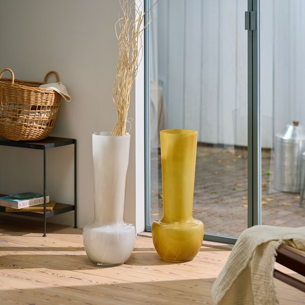 存在感のある大きなフラワーベース ボトムバルーン 2色 存在感抜群 大きなミルキーガラスのフラワーベースで華やかに