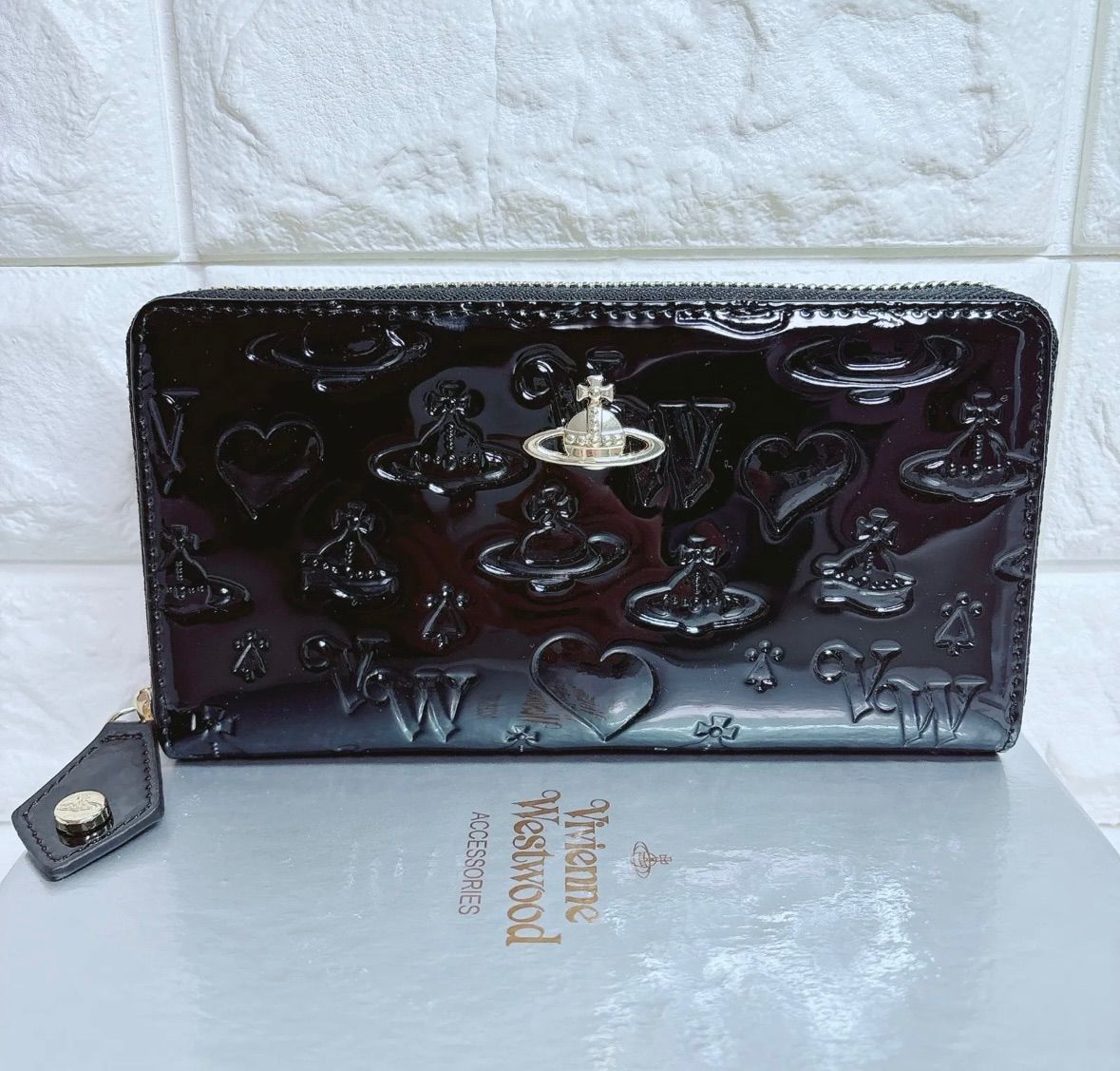 未使用 Vivienne Westwood 黒 長財布 エナメル 型押し 個性的 Vivienne Westwood（ヴィヴィアンウエストウッド） 未使用 長財布