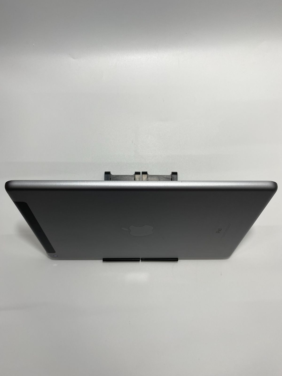 iPad32GB【画面割れ】第6世代セルラーモデル iPad 第6世代 32GB MRM02J