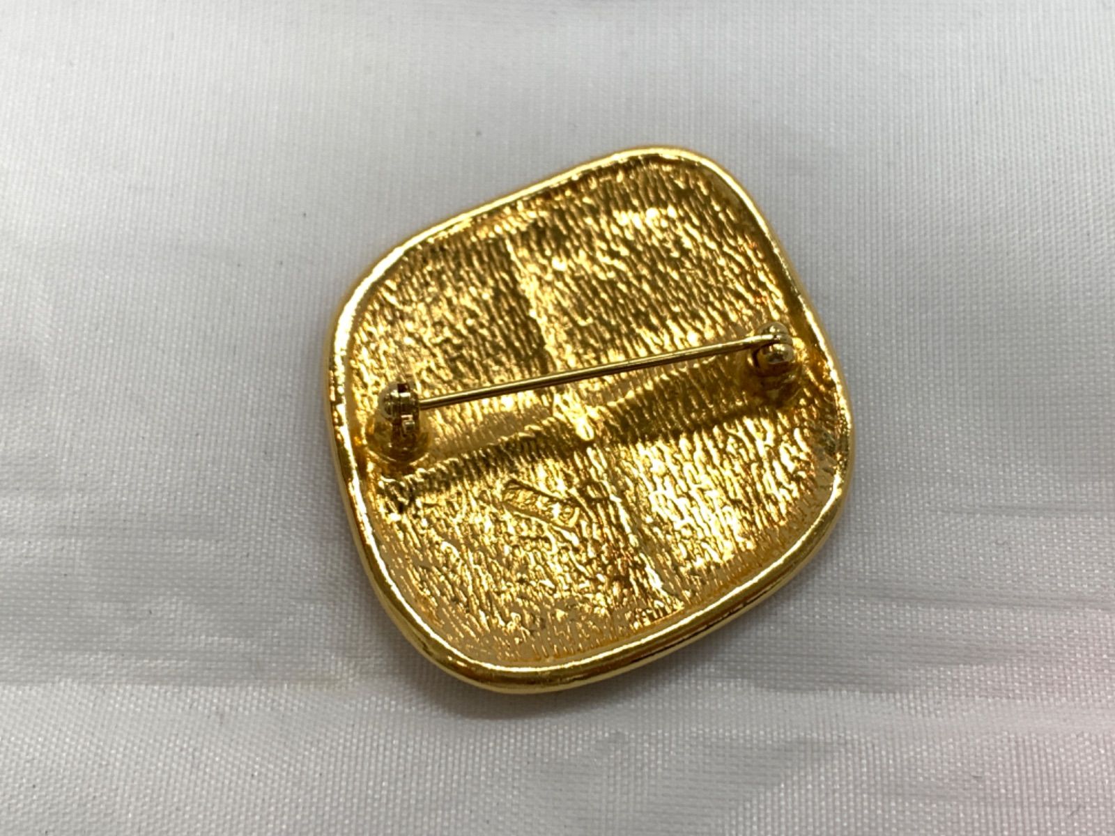 美品 CHANEL シャネル ブローチ 箱付 菱形 ゴールド アンティーク 美品 CHANEL シャネル ブローチ 箱付 菱形 ゴールド