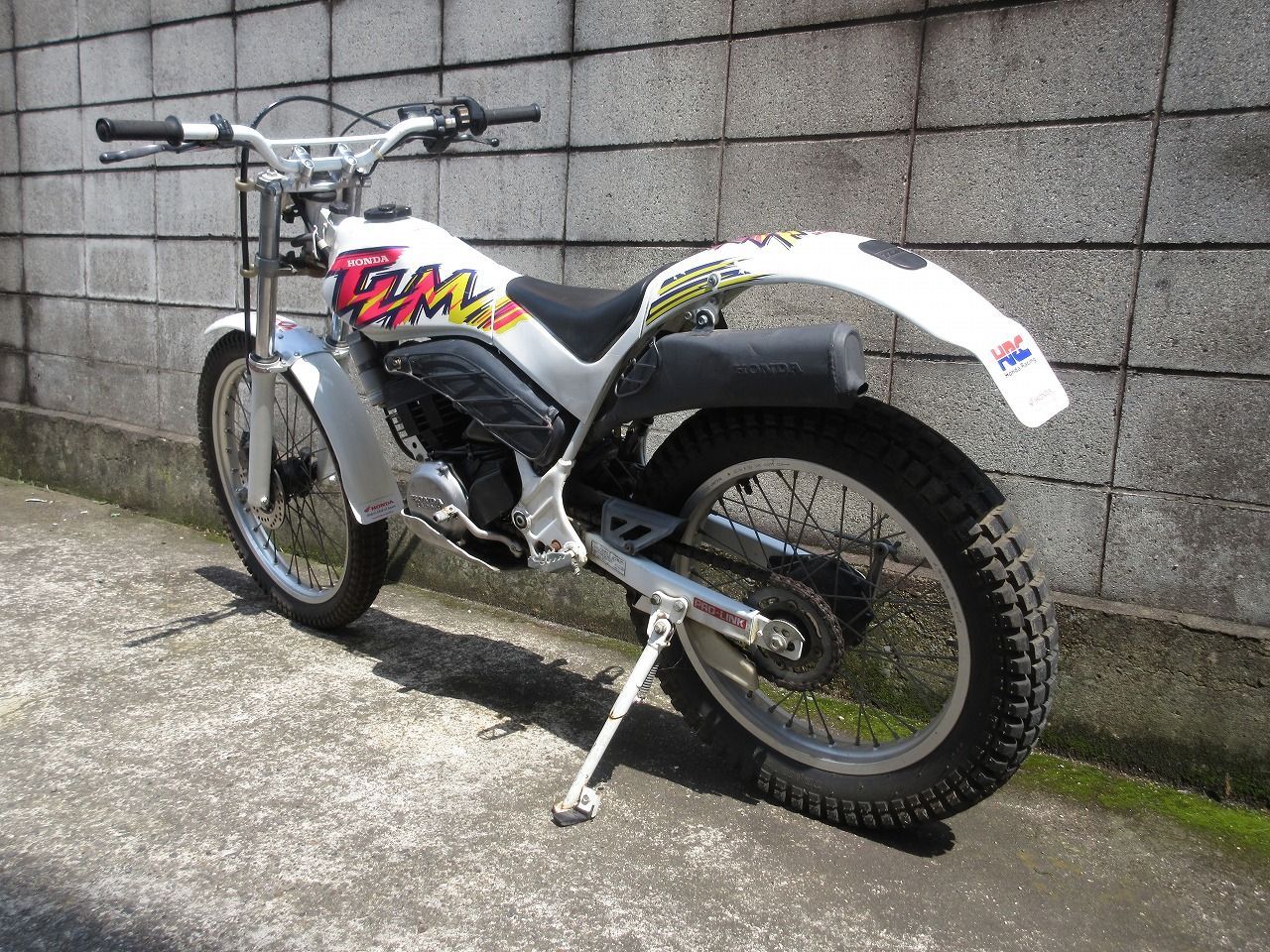 TLM220R リアフェンダー 中古バイク部品 0708H31M-24 - メルカリ