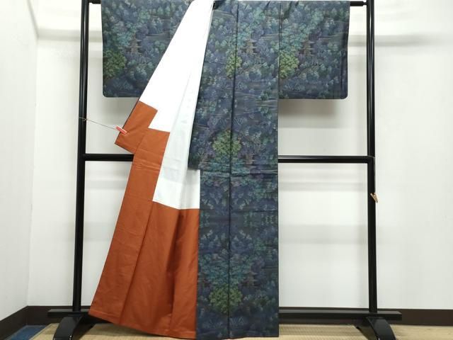 【未使用　しつけ糸付き】　正絹　大島紬　袷　変わり格子に花菱　ベージュカラー 中古 大島紬 しつけ糸付き 正絹 縞柄・線柄 袷仕立て 身丈148cm 裄丈