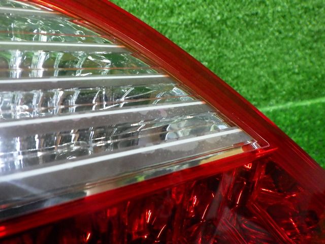 クラウン ロイヤル210系後期 右 テール 30-404 30-405 刻印P お得