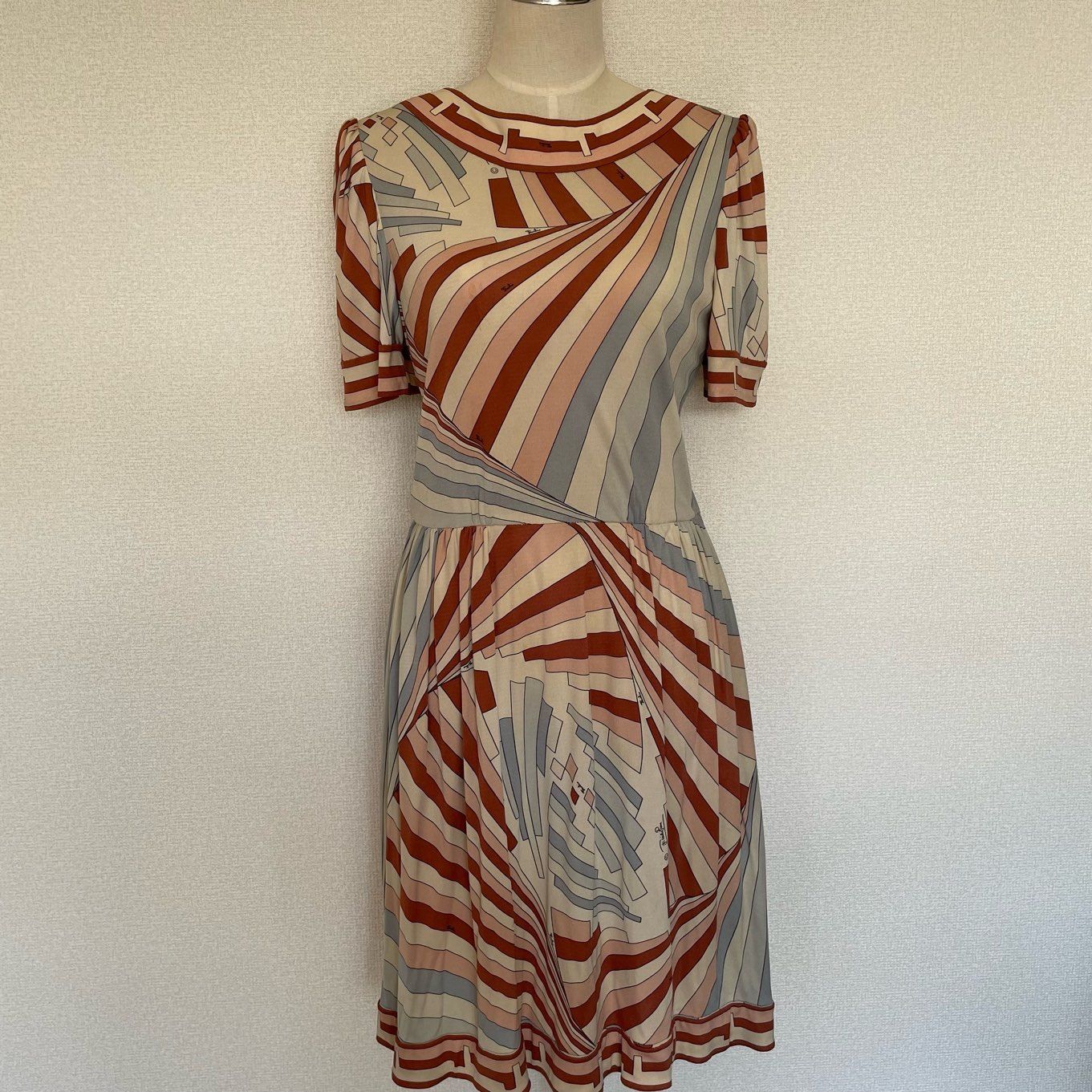 エミリオプッチ ヴィンテージ ワンピース ブラウン 半袖 - メルカリ 