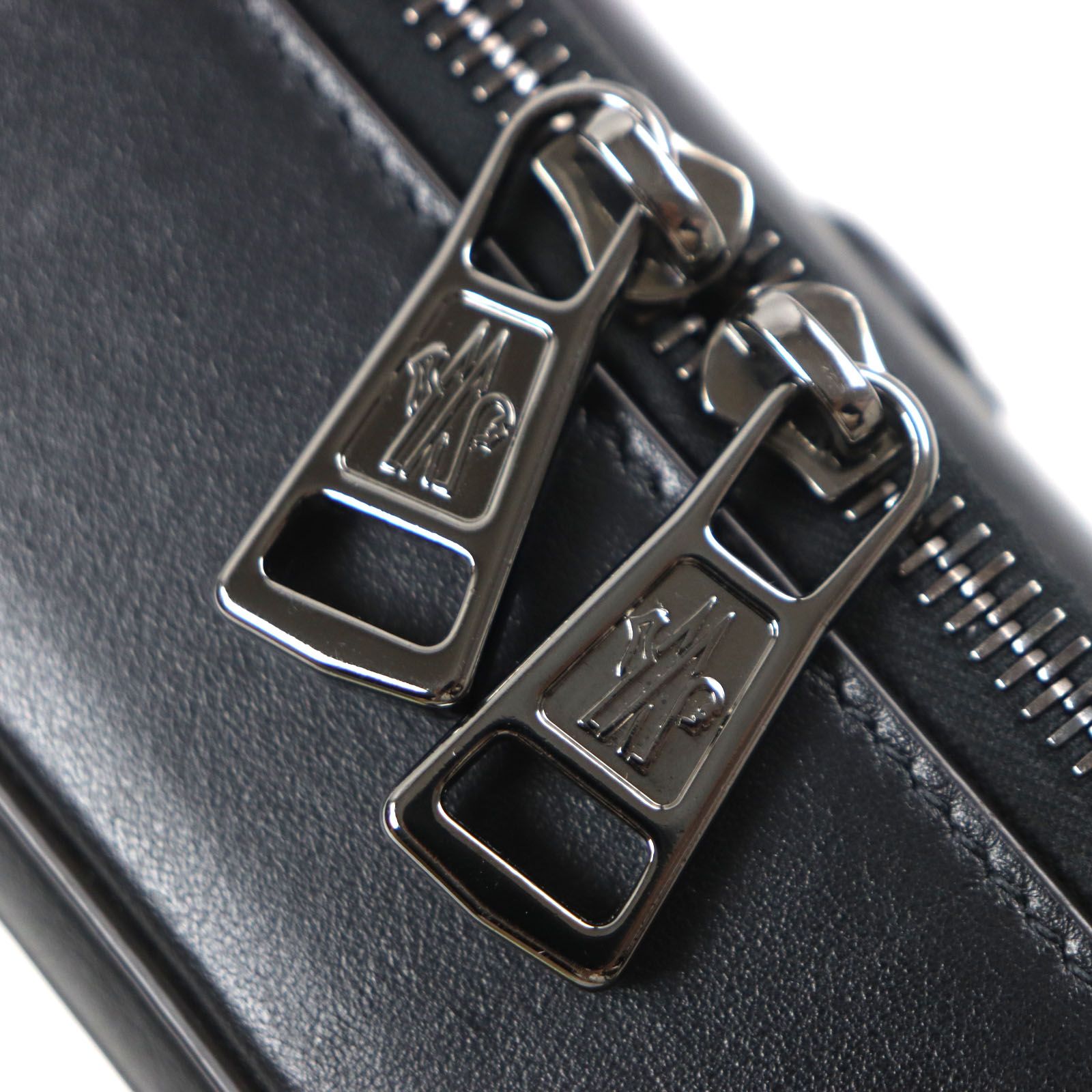 未使用級 モンクレール シボ革 オールレザー デュランス ボディバッグ 24AW 極美品▽MONCLER モンクレール HORIZONTAL CROSSBODY ロゴ付き