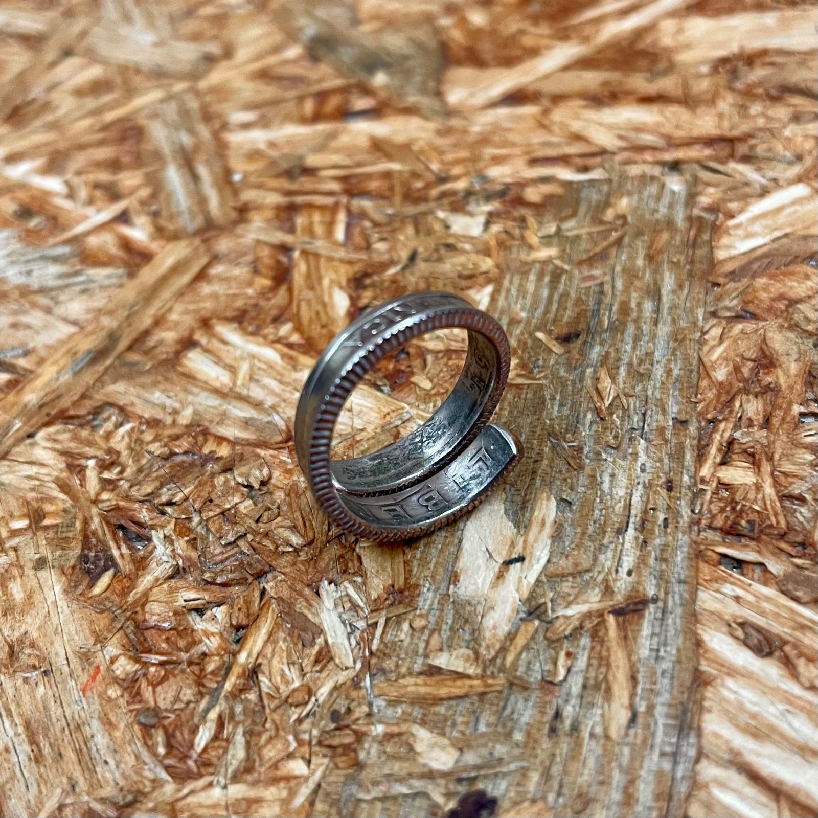 2】オールドコインリング 25セント ハンドメイド 指輪 ピンキーリング オリジナル ヴィンテージコイン アクセサリー USA アメリカ 硬貨  ウォーターダラー ビンテージ VINTAGE - メルカリ