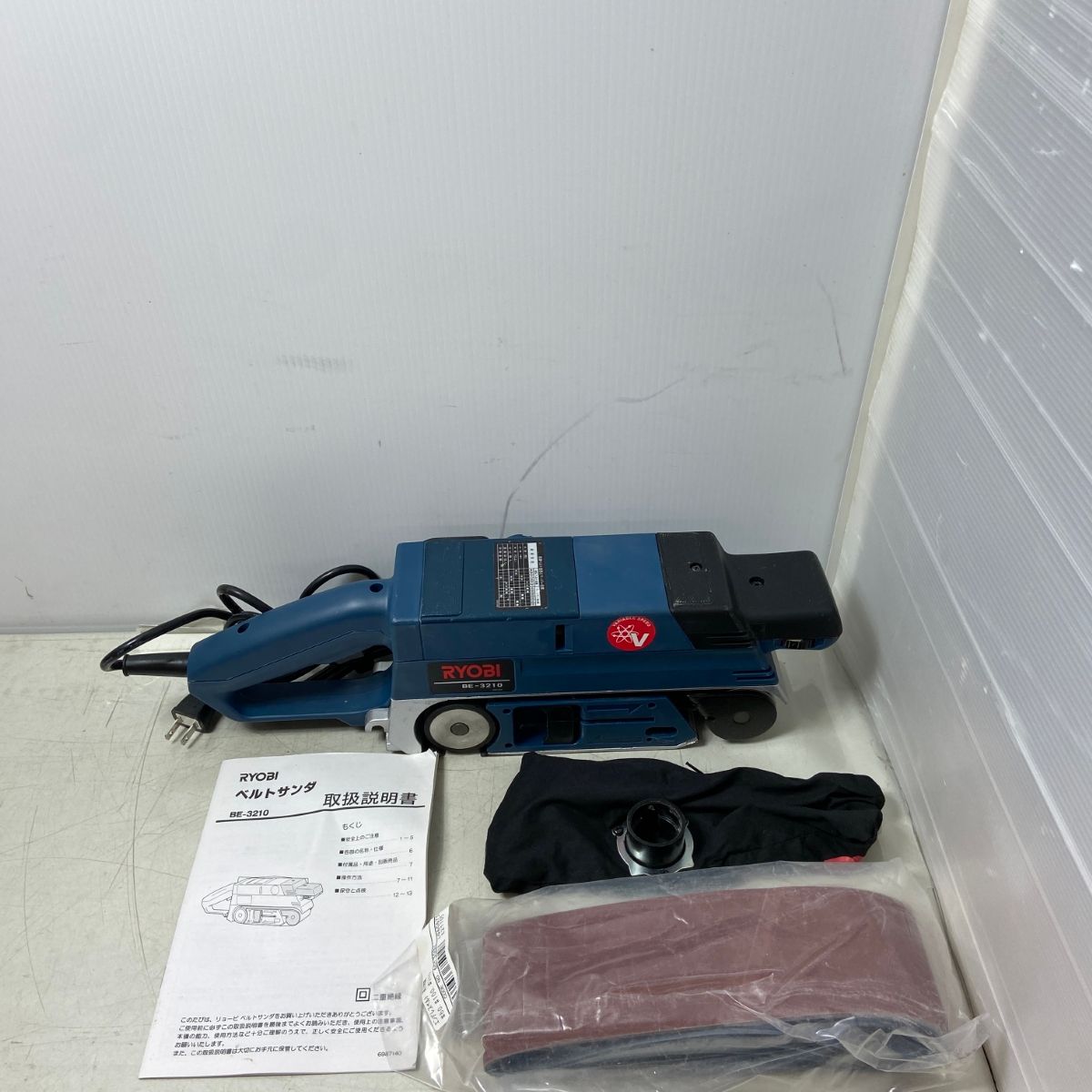 ΦΦRYOBI リョービ 研磨工具 ベルトサンダ 100v BE-3210 ネイビー
