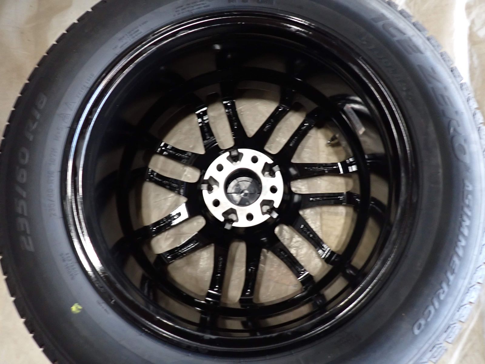 送料無料 235|60R18×8J