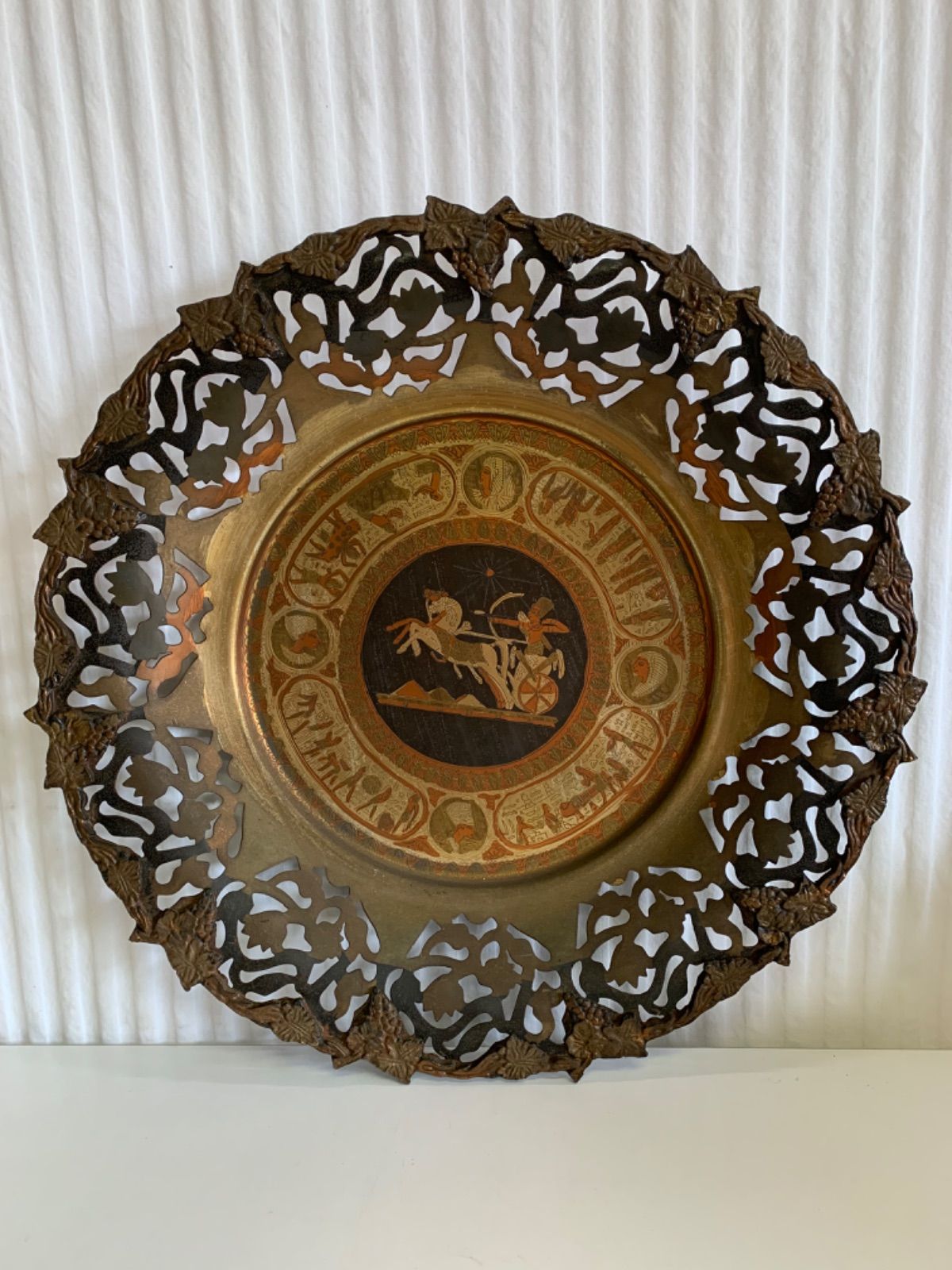 2 エジプト　大皿　壁掛け　プレート　飾り皿　金属製 エジプト 金属皿 大皿 飾り皿 アンティーク風 壁飾り インテリア