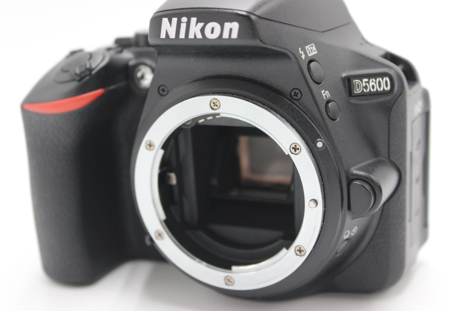 ショット数2617回★新品級★Nikon　D5600　ダブルズームキット