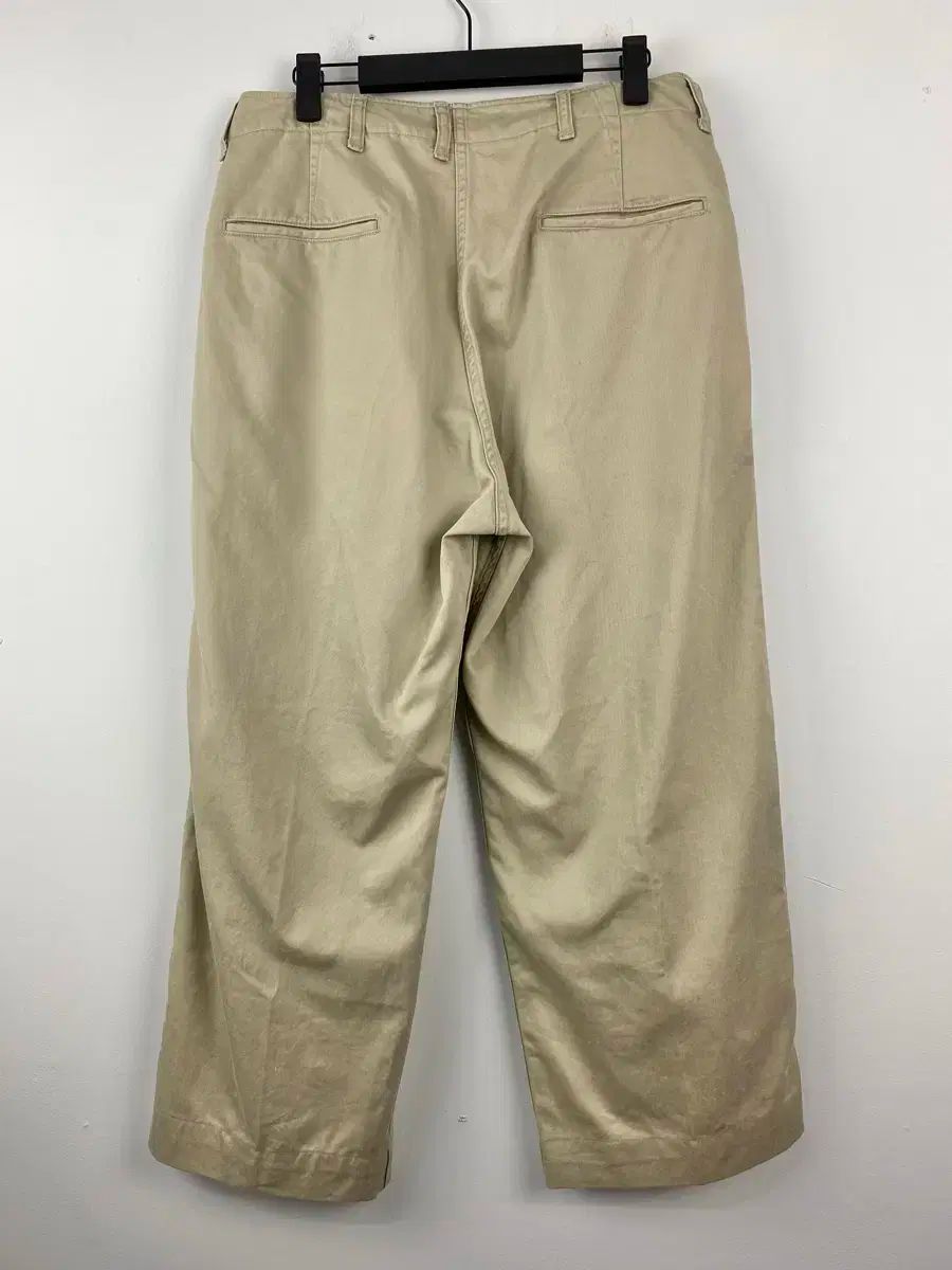 CIOTA 塩田 武器 チノ サンドベージュ パンツ