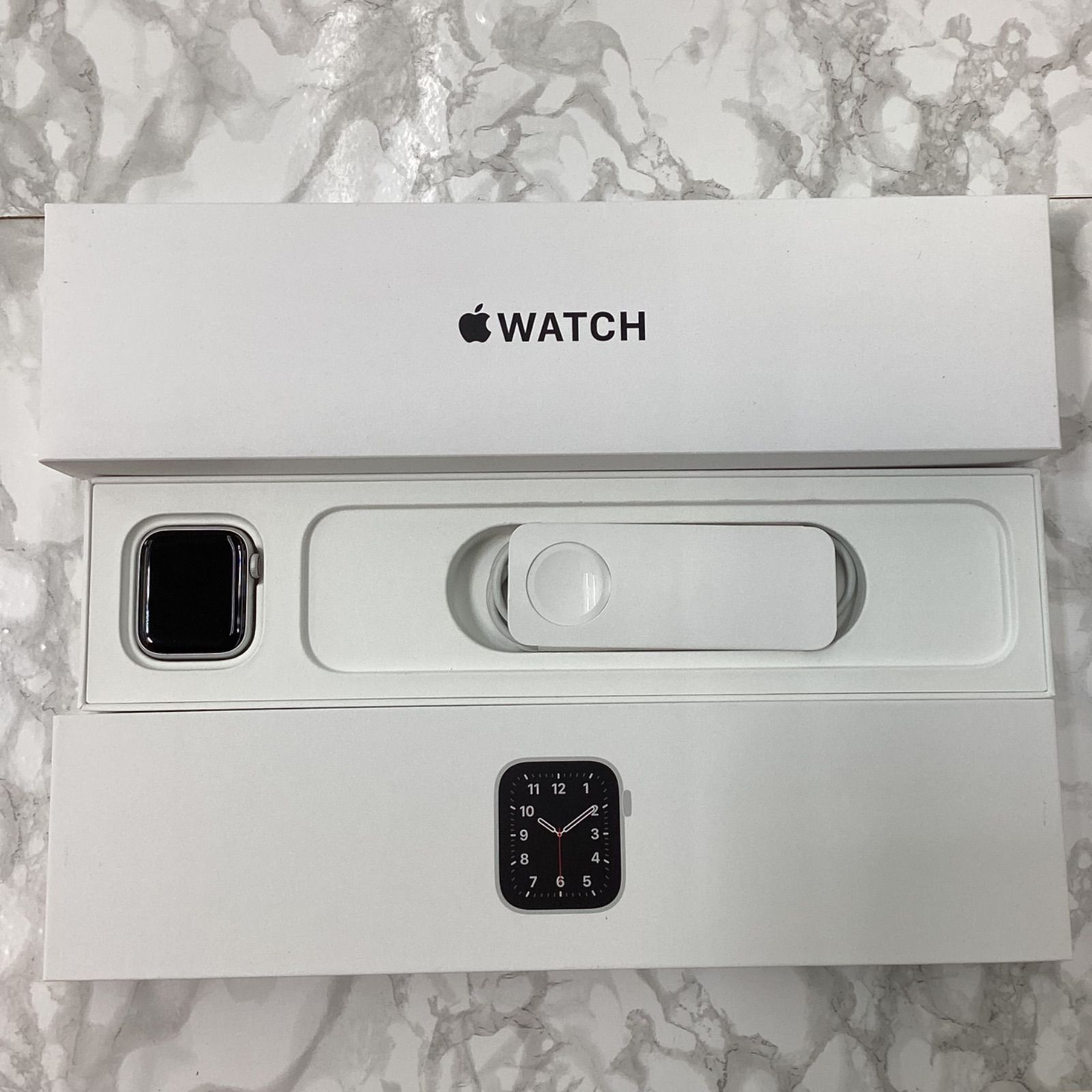 品 Apple Watch SE 第1世代 A2355 ⌚ 32GB 品 箱あり ベルトなし 本体のみ