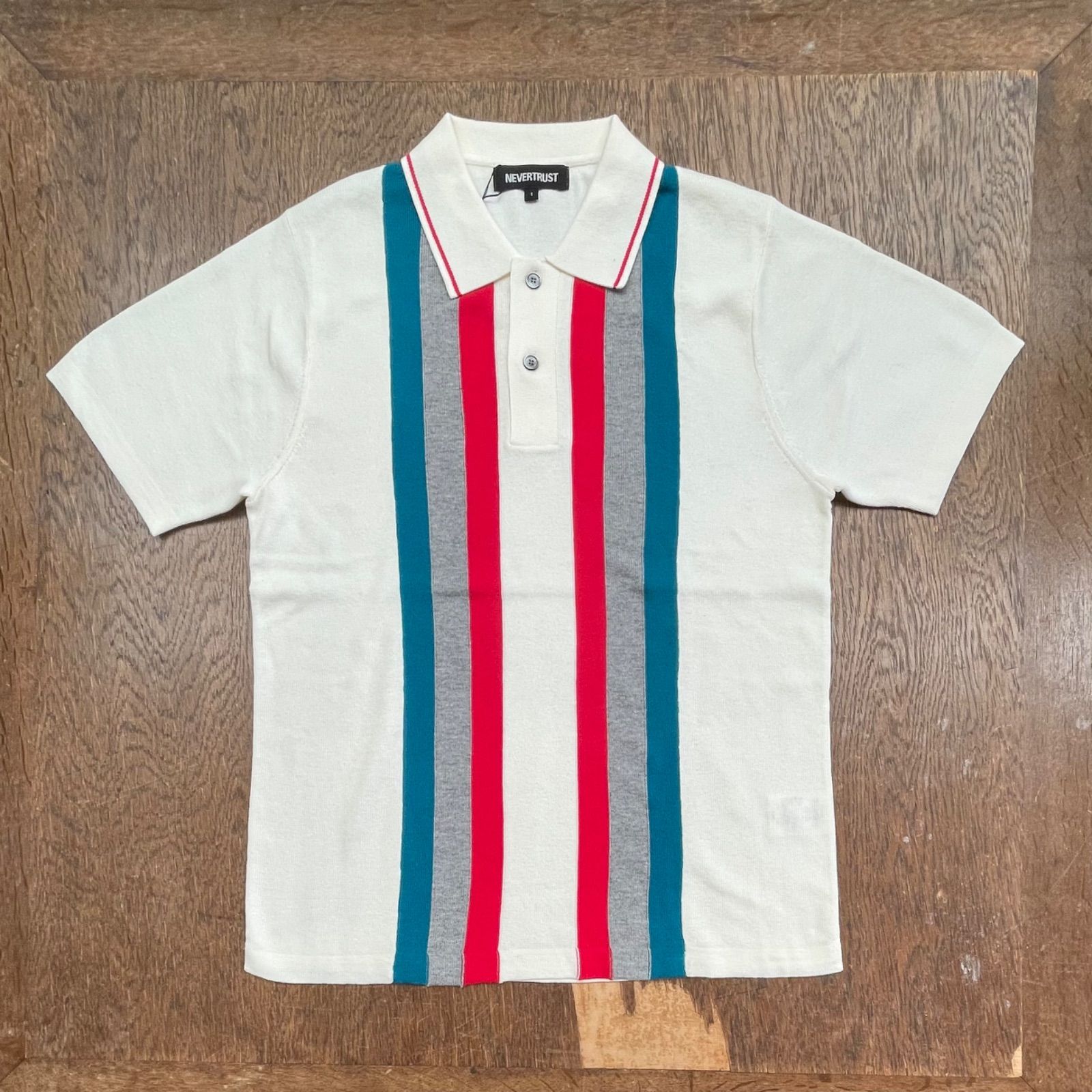 never trust マルチストライプ・ニットポロシャツ WHITE/BLUE