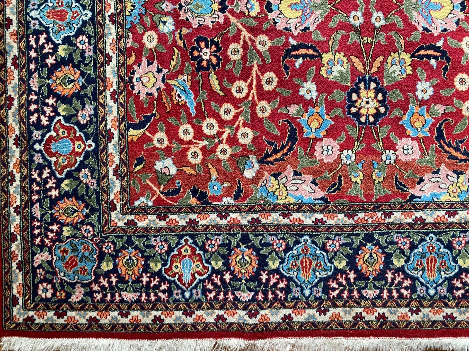 世界一のトルコ絨毯!へレケ な掘り出し物ヴィンテージ1㎝に7目の細かさ新古品の手織へレケ絨毯見事なイズニック柄169×260