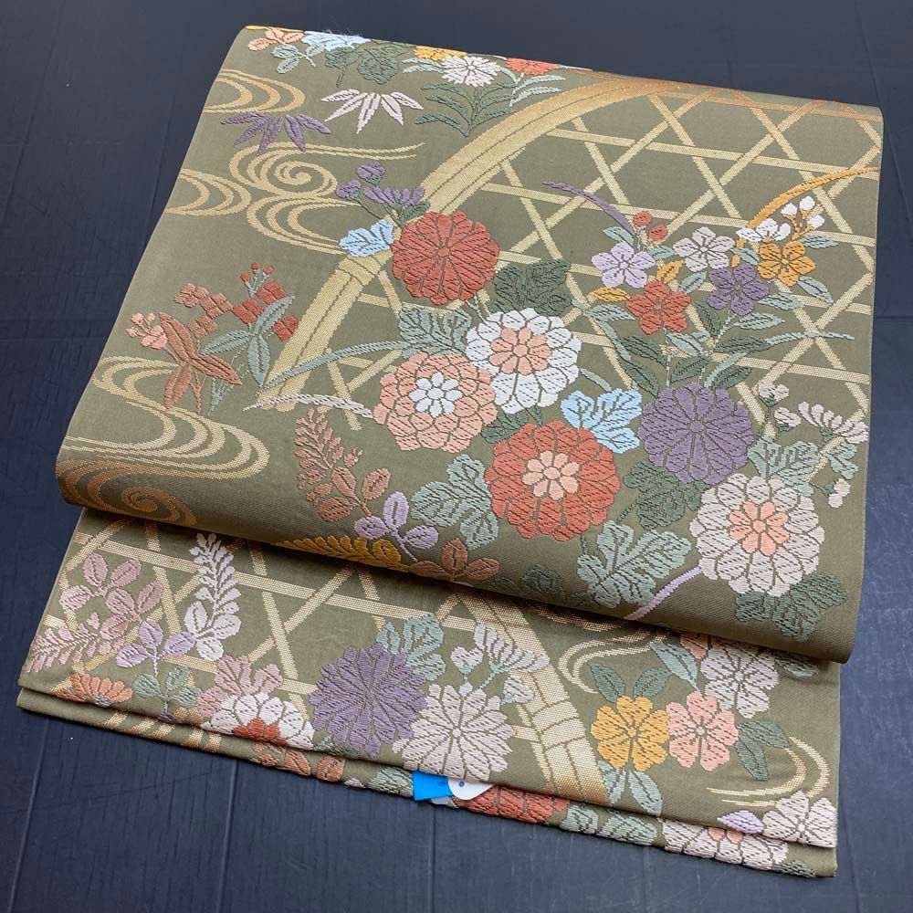 【袋帯】刺繍 抹茶色 六通柄袋帯 色無地 訪問着 付け下げ 中古 礼装 正絹 仕立て上がり リサイクル 434cm 2846 刺繍 抹茶色 六通柄袋帯 色無地 訪問着 付け下げ 中古 礼装 正絹