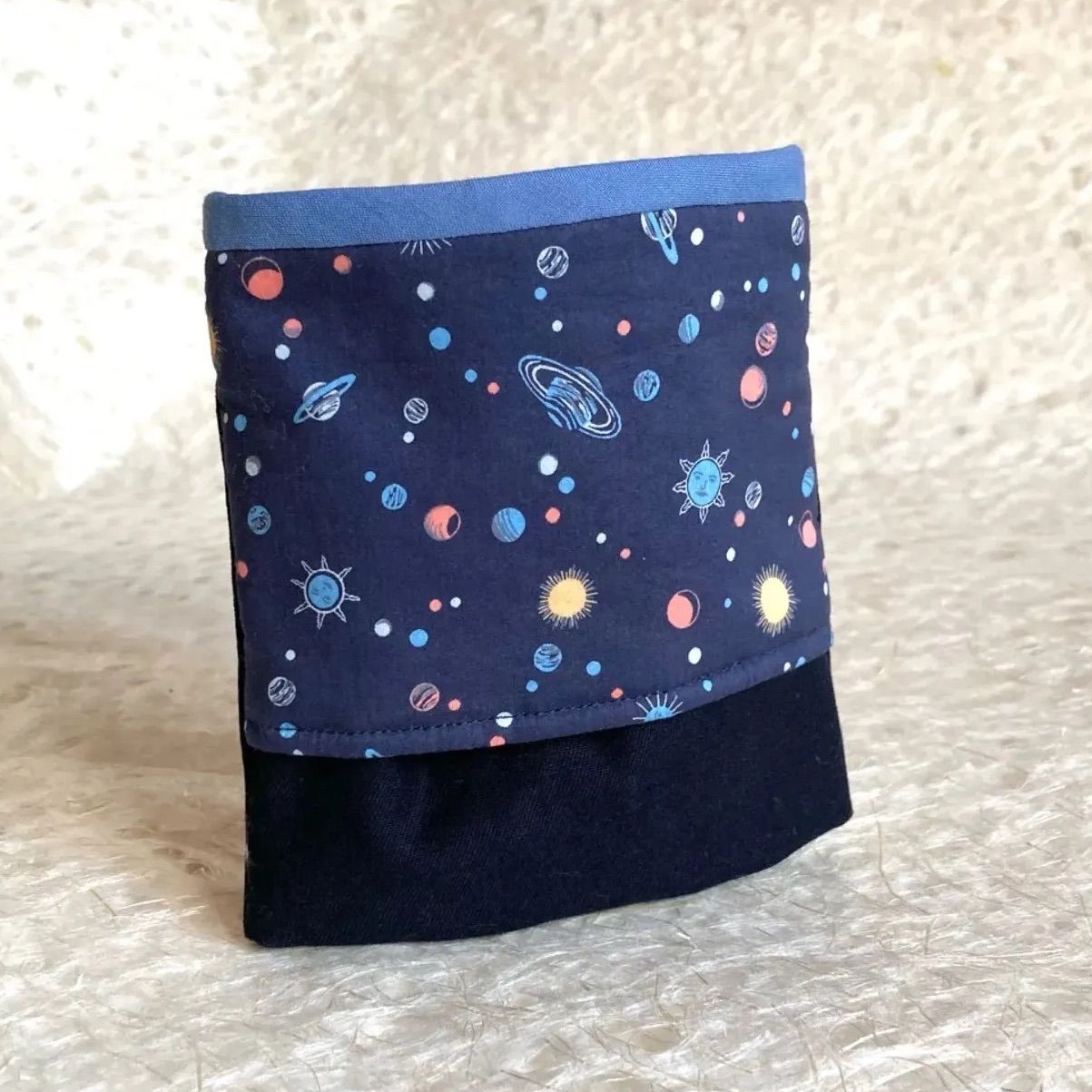 グレーの宇宙柄のマチあり、クリップ付き移動ポケット （リバティ 移動 