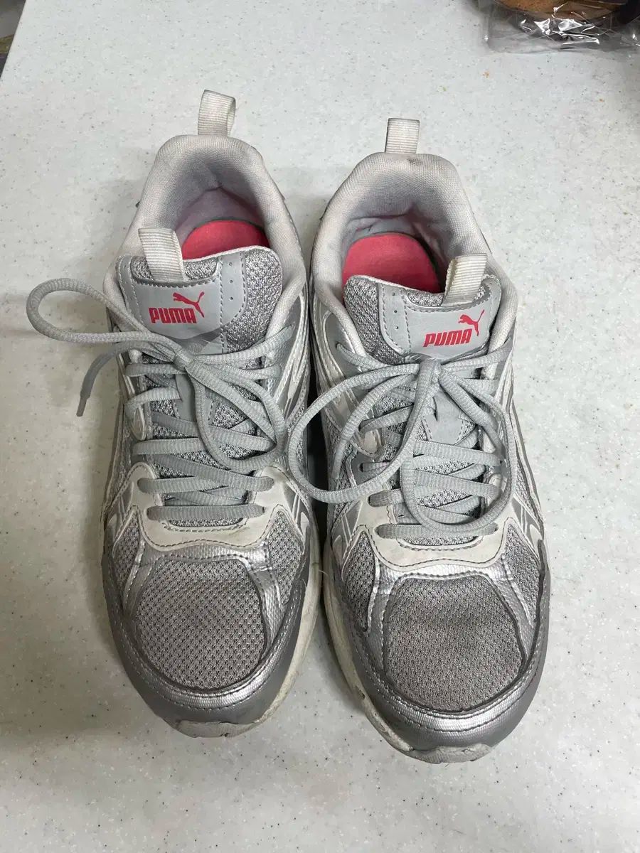 PUMA(プーマ) ミレニオ テック クールグレー シルバー 270