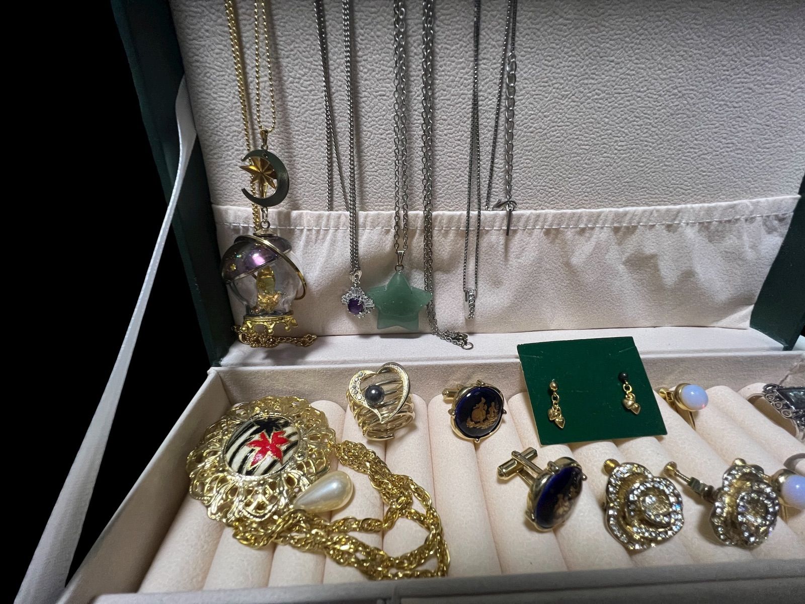 遺品整理 アクセサリー まとめ ブローチ ネックレス イヤリングなどなど生前整理 中古】遺品整理 生前整理 アクセサリーまとめ売り ネックレス