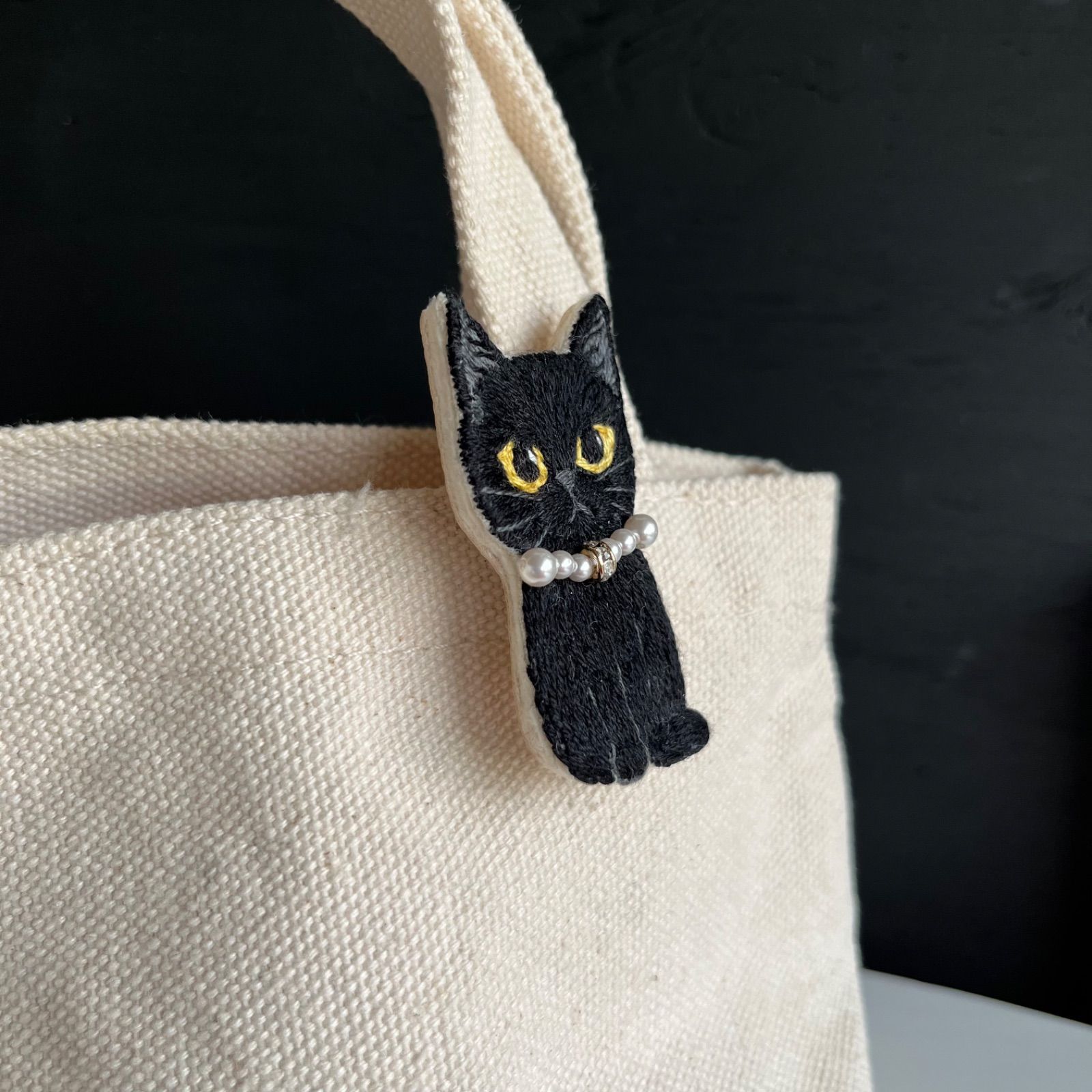 687］黒猫 猫の刺繍ブローチ 1点 - メルカリ