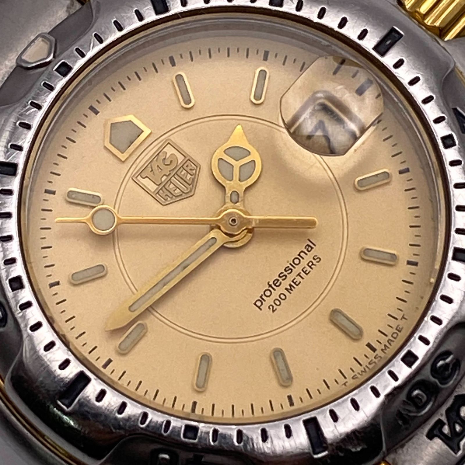 タグホイヤー TAG Heuer クオーツ 電池式 プロフェッショナル 200m
