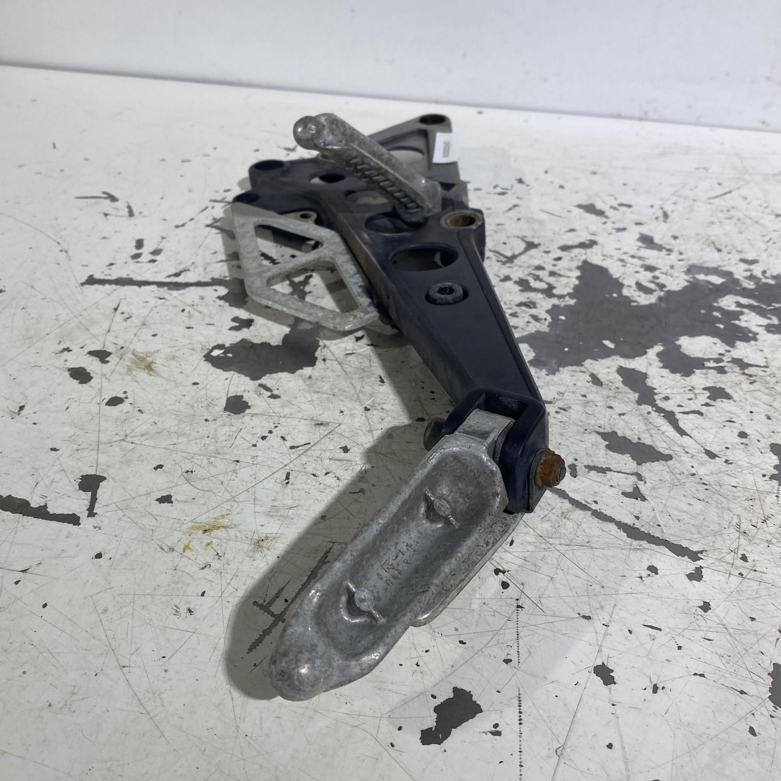 SUZUKI GSX-R400 ステッププレート 右 スズキ