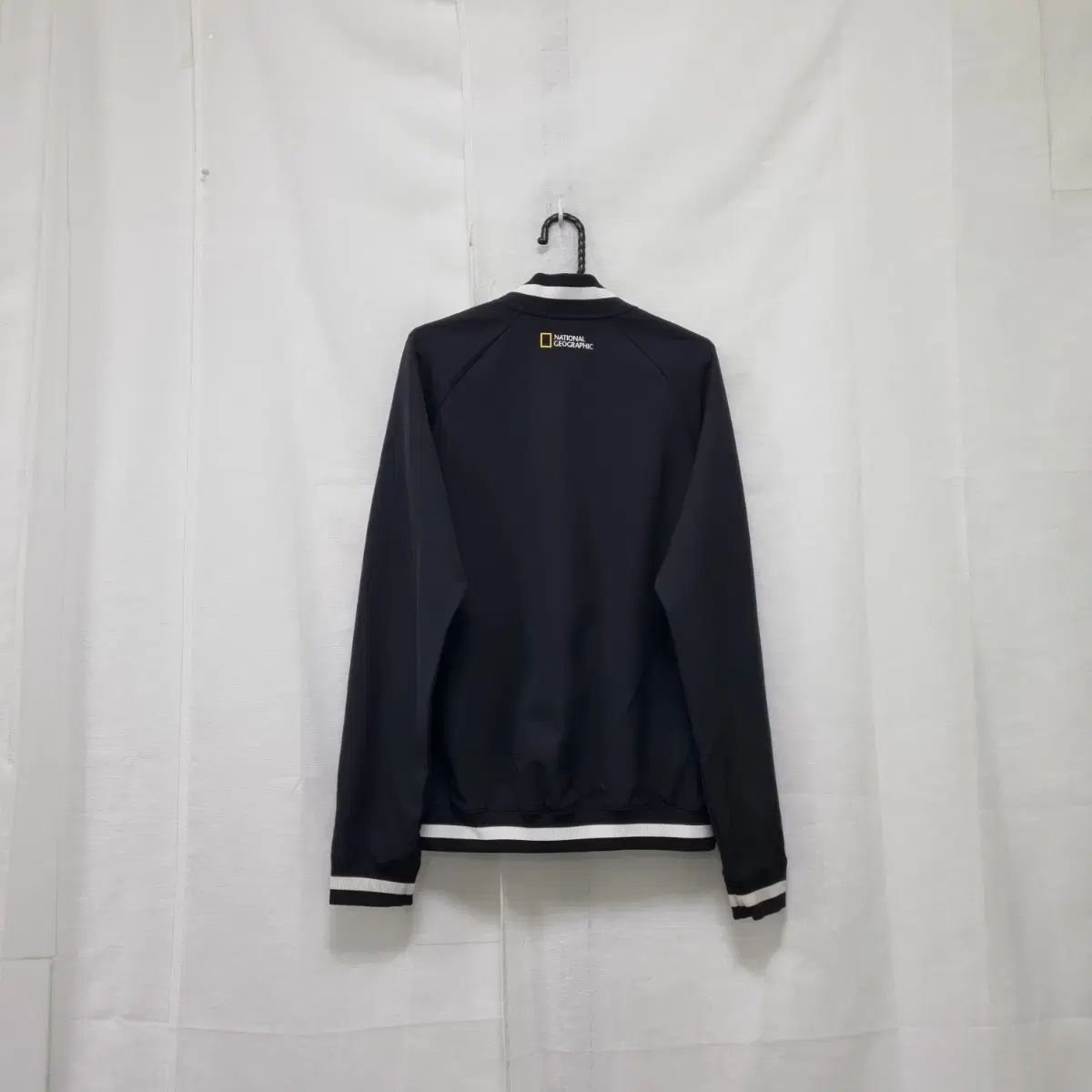 新品♡美品♡タグ付NATIONAL GEOGRAPHIC トレーナー M 紺色