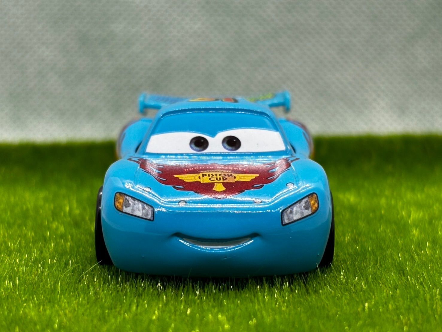 新品】 カーズ ミニカー ライトニング マックィーン ブルー 送料無料