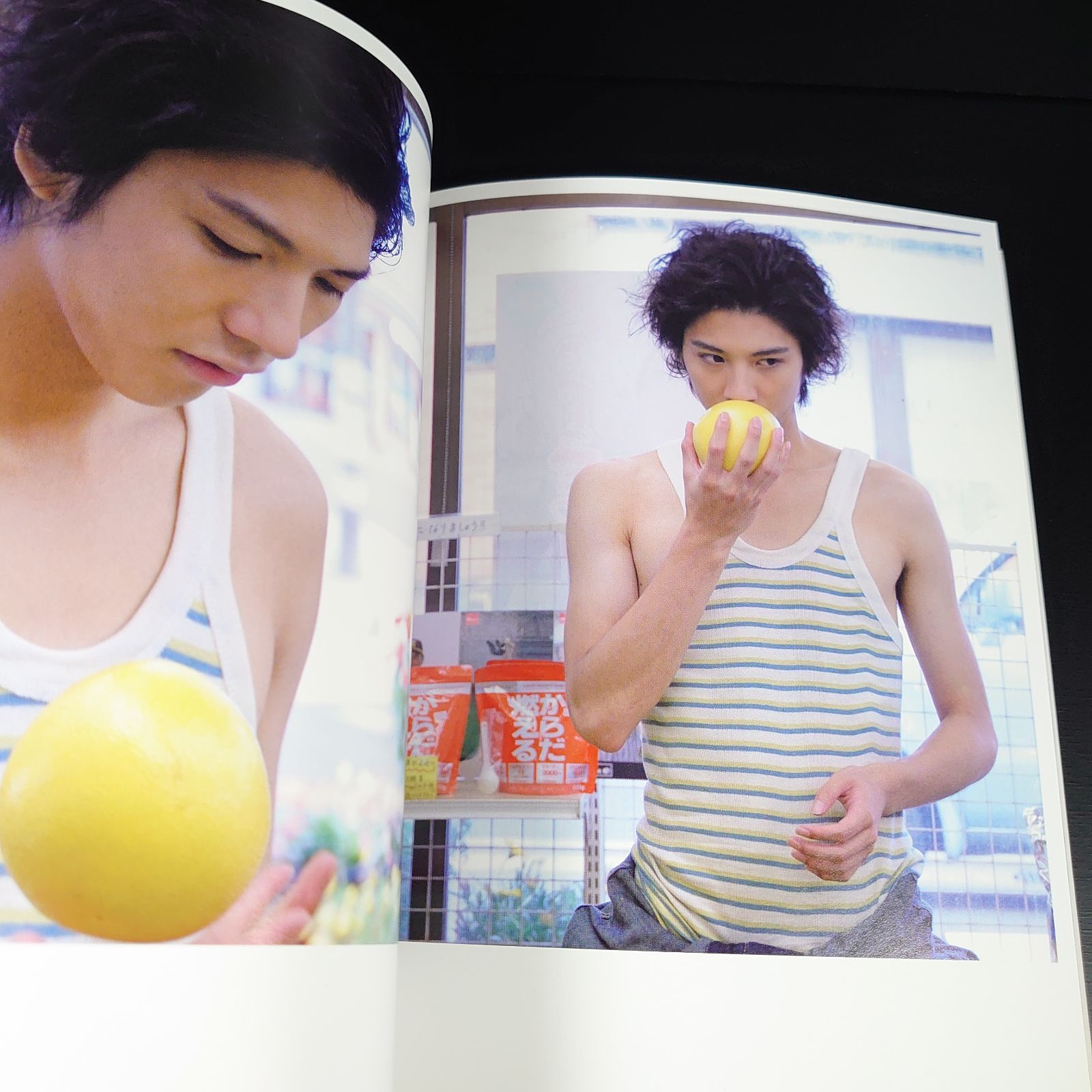 【送料無料】賀来賢人さん掲載ページ（ポスターサイズ）#6375 2点セット 賀来賢人さん ポスター×1枚&スイングポップ×1枚 販促