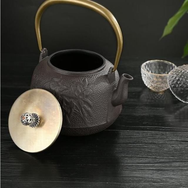 南部鉄瓶 金象嵌取手 意外に可愛いぐるぐる渦巻き文様 茶道具 明治〜昭和初期 南部鉄瓶 金象嵌取手 意外に可愛いぐるぐる渦巻き文様 茶道具 明治