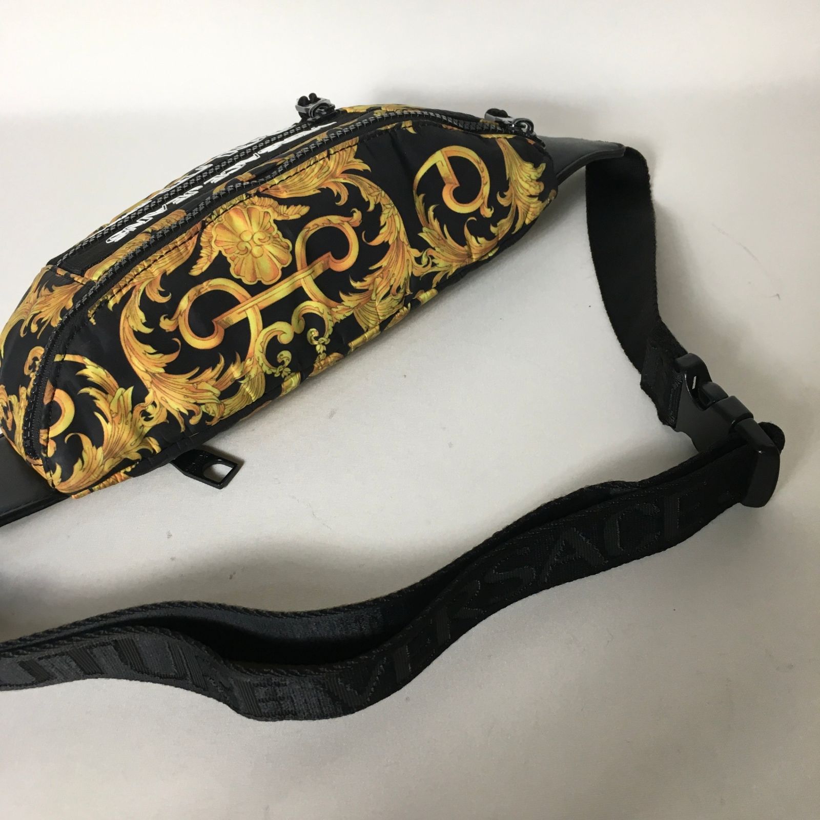 2507-275｜美品｜ヴェルサーチェジーンズ ボディバッグ ブラック 