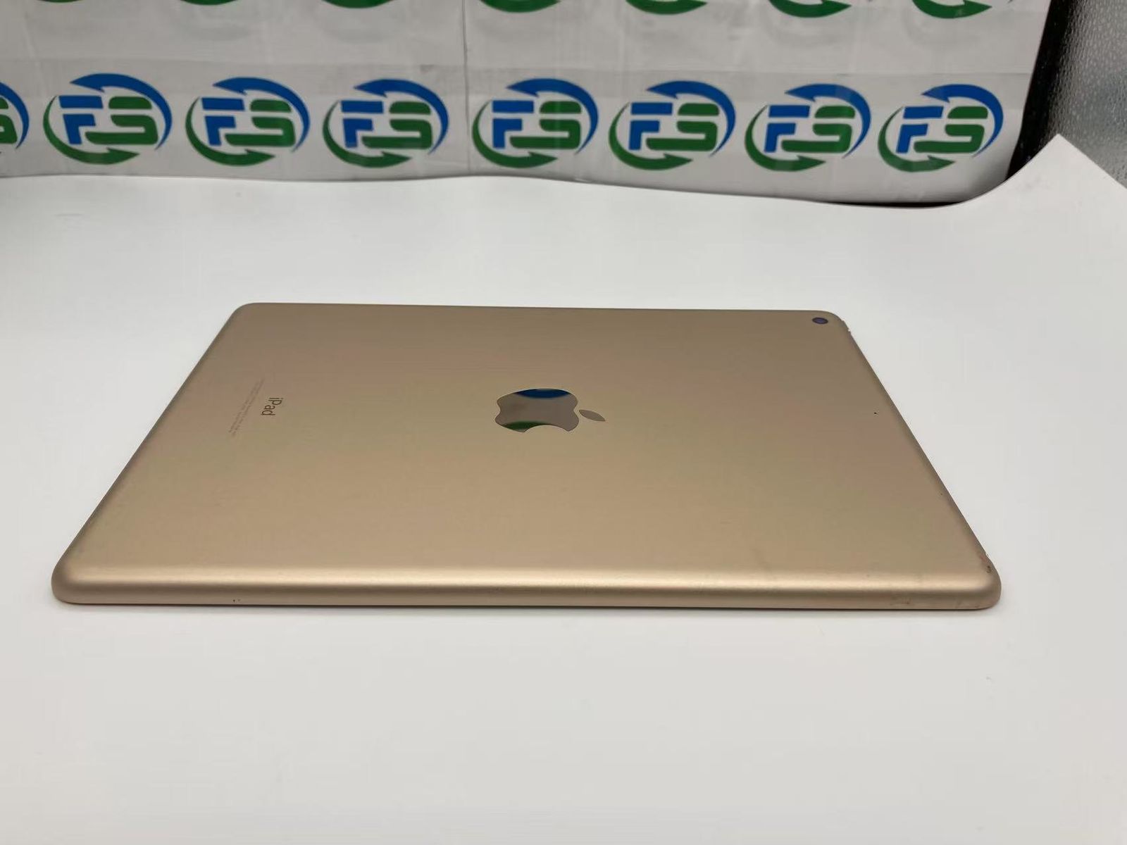 良品】iPad 第5世代 32GB ゴールド Wi-Fiモデル 外観良好・付属
