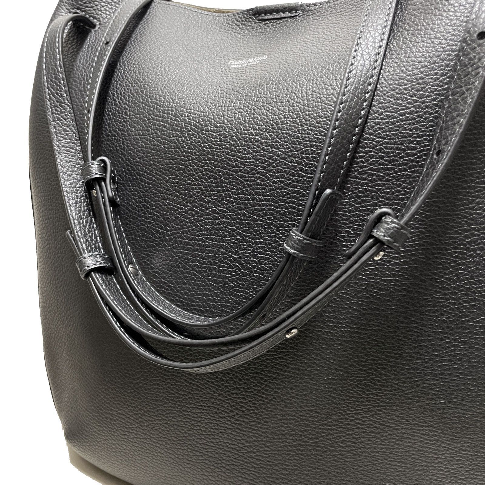 【ほぼ新品です】Daniel&Bob ブラックショルダーバッグ　HOBO-35 Daniel&Bob ダニエル&ボブ HOBO-35 ALCE accopiato ホーボー35