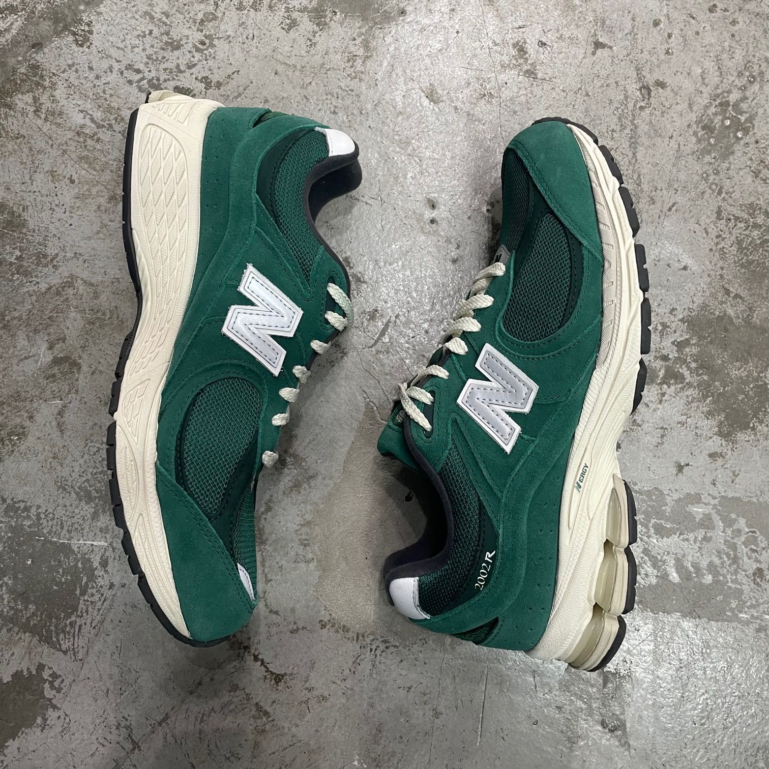 New Balance 2002R Forest Green スエード スニーカー ニューバランス M2002RHB フォレストグリーン 27.5cm  79812A1 - メルカリ