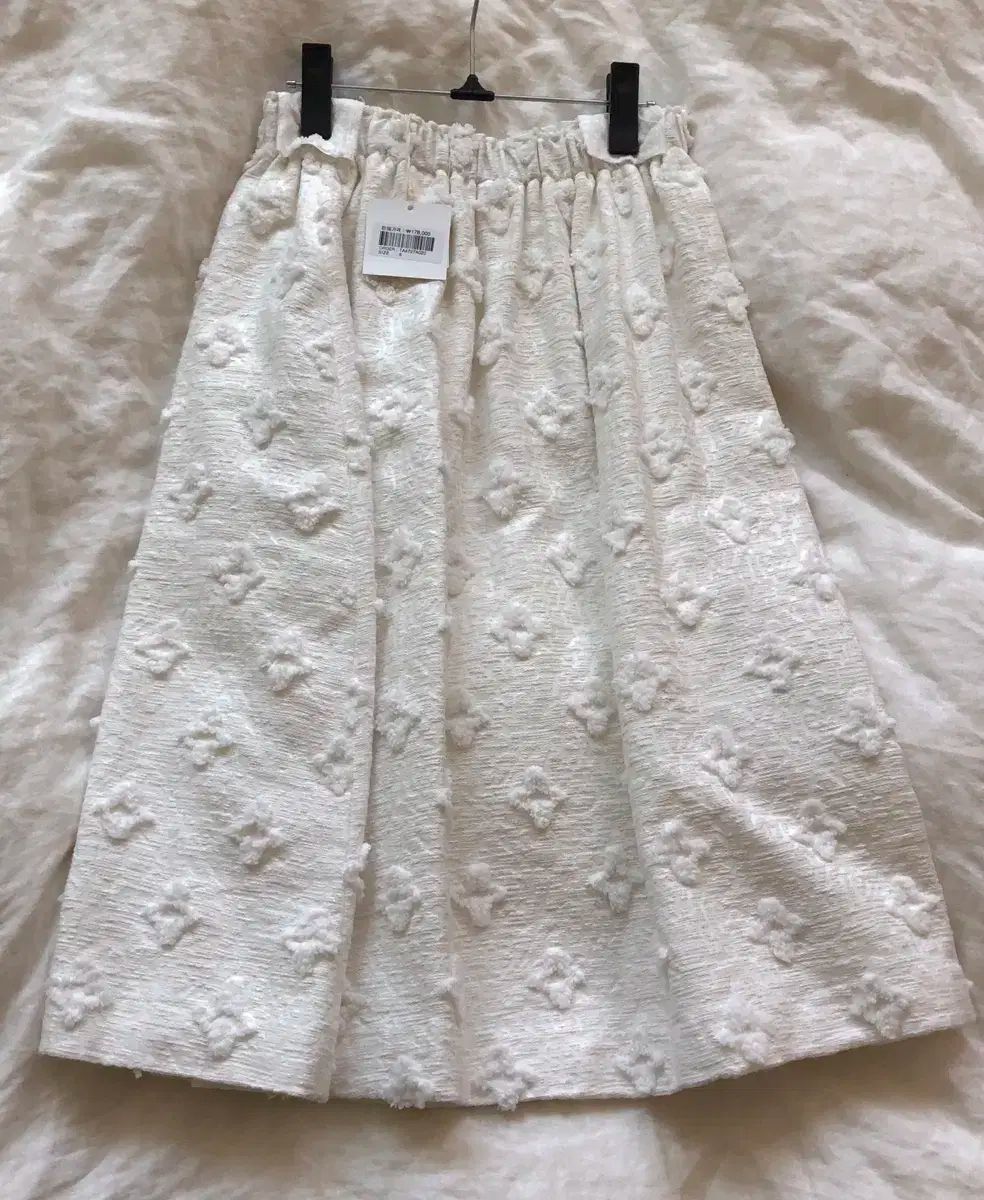 ジ アパーチャー スカート Jeanne Skirt Ivory TA4727A020