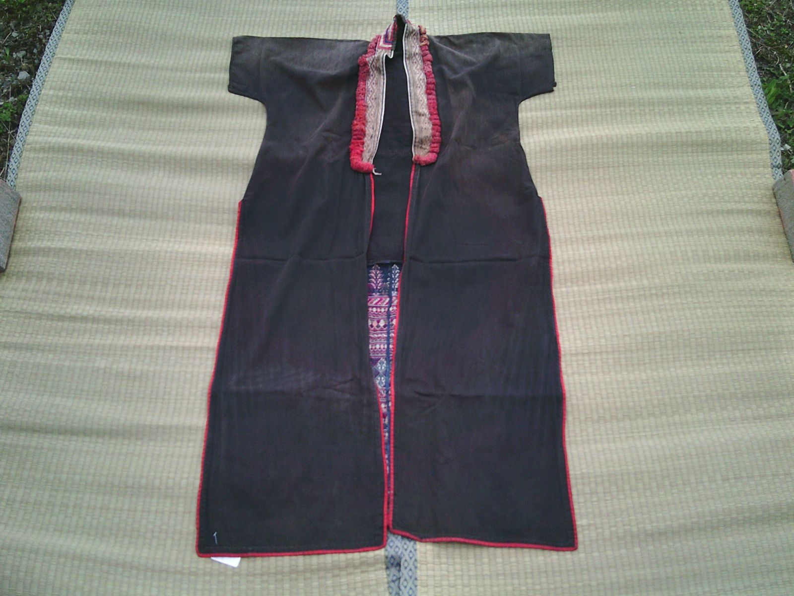 ヤオ族　ザオ上着　NO.1 ?77?16?125  ベトナム 女性 肩肩　肩裾　脇裾　肩袖　脇袖　袖口　刺繍　ヤオ刺し　民族衣装　河口　ベトナム　麻栗坡県