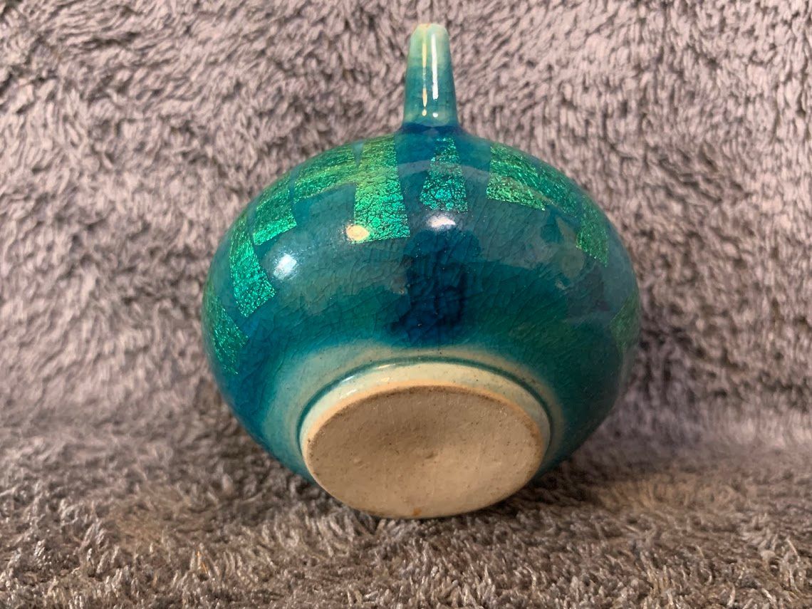 小野　珀子　釉裏金彩　水滴　共箱有り　県重要無形文化財　人気作品　名品 ☆ 小野珀子 釉裏金彩 水滴 - メルカリ