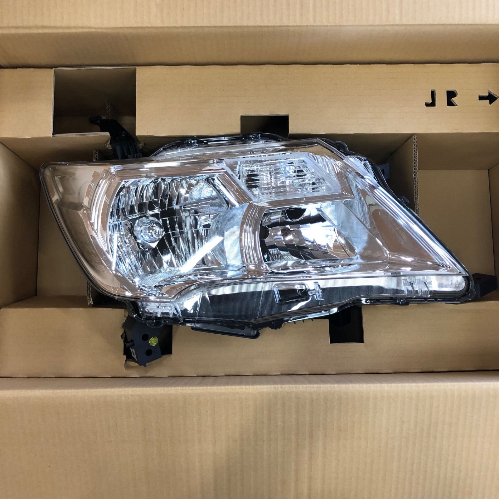 C26 セレナ ヘッドライト 日産純正部品 26025-1VA0D