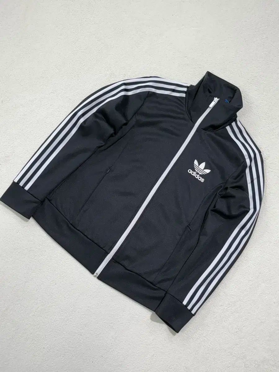 adidas(アディダス) ファイヤーバード ヨーロッパ 黒 白 黒白 adidas(アディダス) ファイヤーバード ヨーロッパ 黒 白 黒白