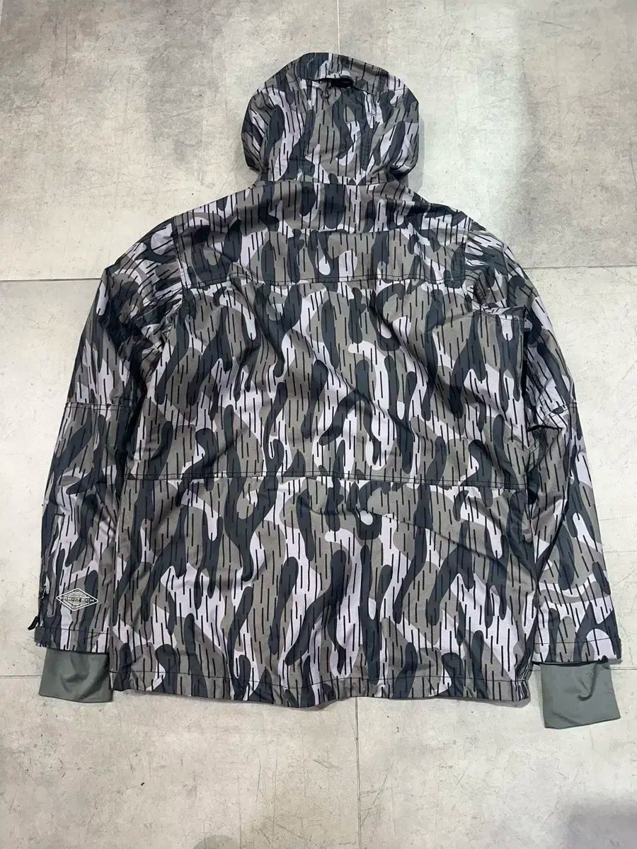コロンビア 迷彩 omni tech ジャケット ウィンドブレーカー HRDEVELOPMENT_JP