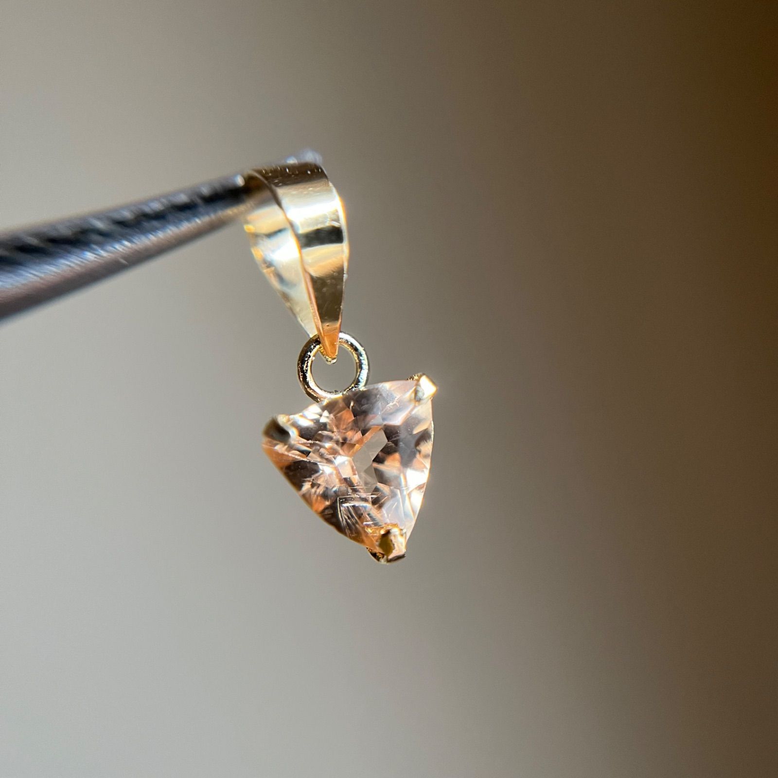 K18 希少　天然インペリアルトパーズ　 ペンダントトップ　レア　トライアングル K18 希少 天然インペリアルトパーズ ペンダントトップ レア