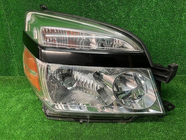 トヨタ AZR60/65 ヴォクシー 後期 右ヘッドライト HID 28-183 V1 レベ付 バラスト付 241029225