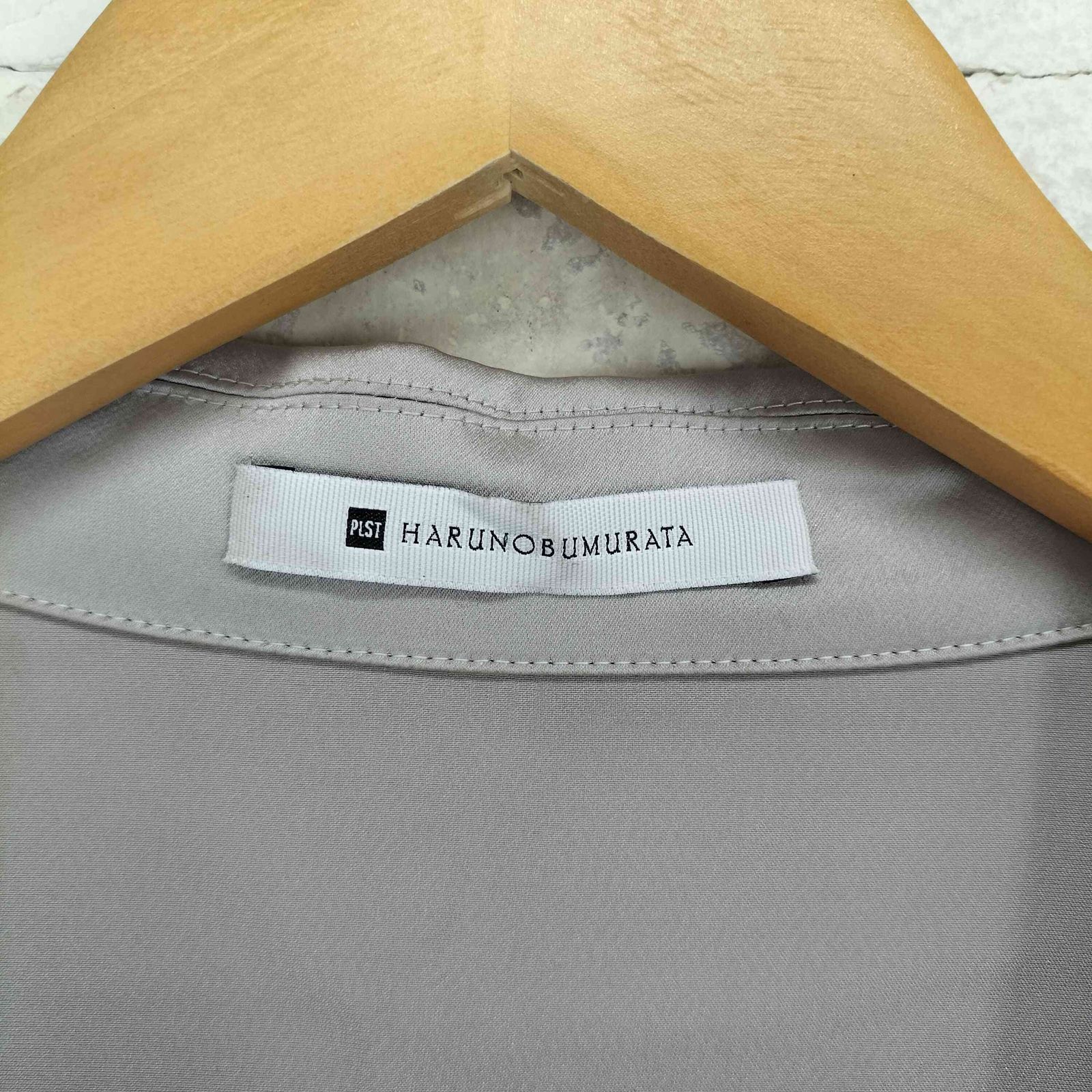 プラステ PLST ×HARU NOBUMURATA トリアセサテンシャツ
