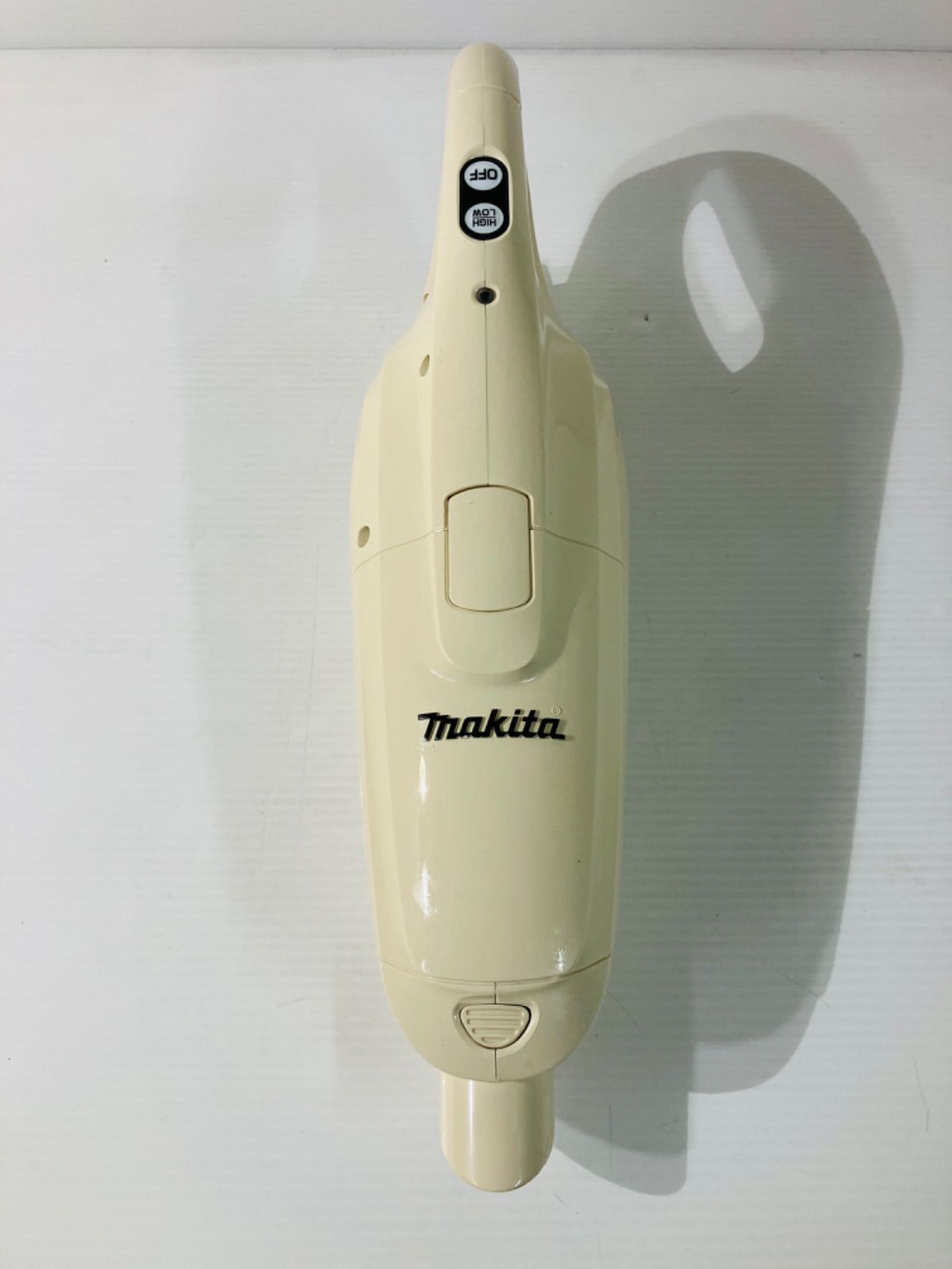 ★ 最終お値下げ　Makita  マキタ　充電式クリーナー　 CL102D  軽い　掃除機　部屋を　綺麗に ※本体のみ　株式会社マキタ　中古品 現状品　1.0kg  ★