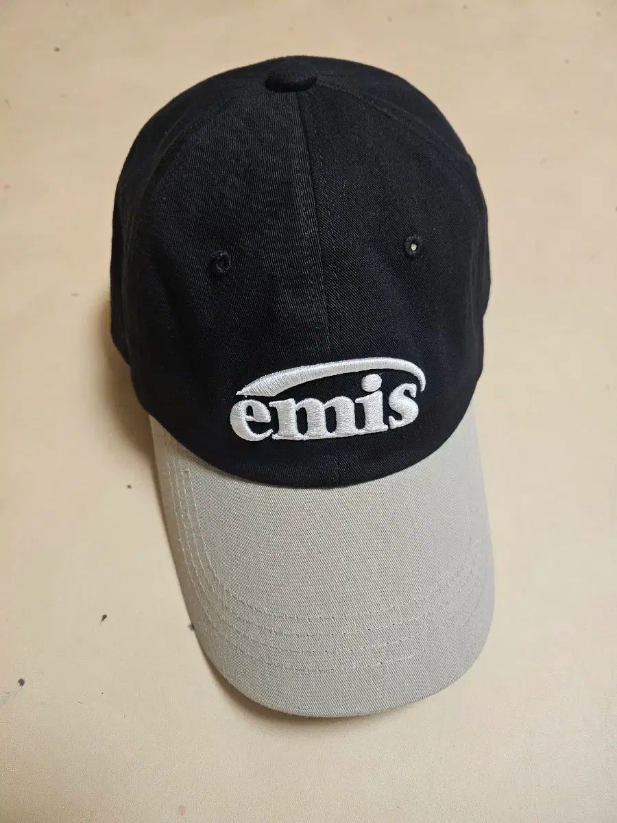 emis エミス ツートン ボールキャップ ブラック ベージュ