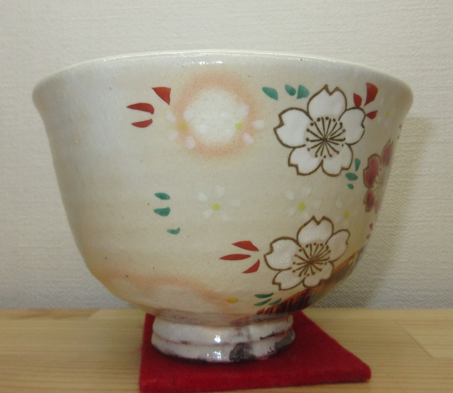 送料込【逢絢亭・新品】茶道具 茶碗 京焼 春の野 中村与平 紙箱入り 逢絢亭・新品】茶道具 茶碗 京焼 粉引 桜の図 中村与平 紙箱入り