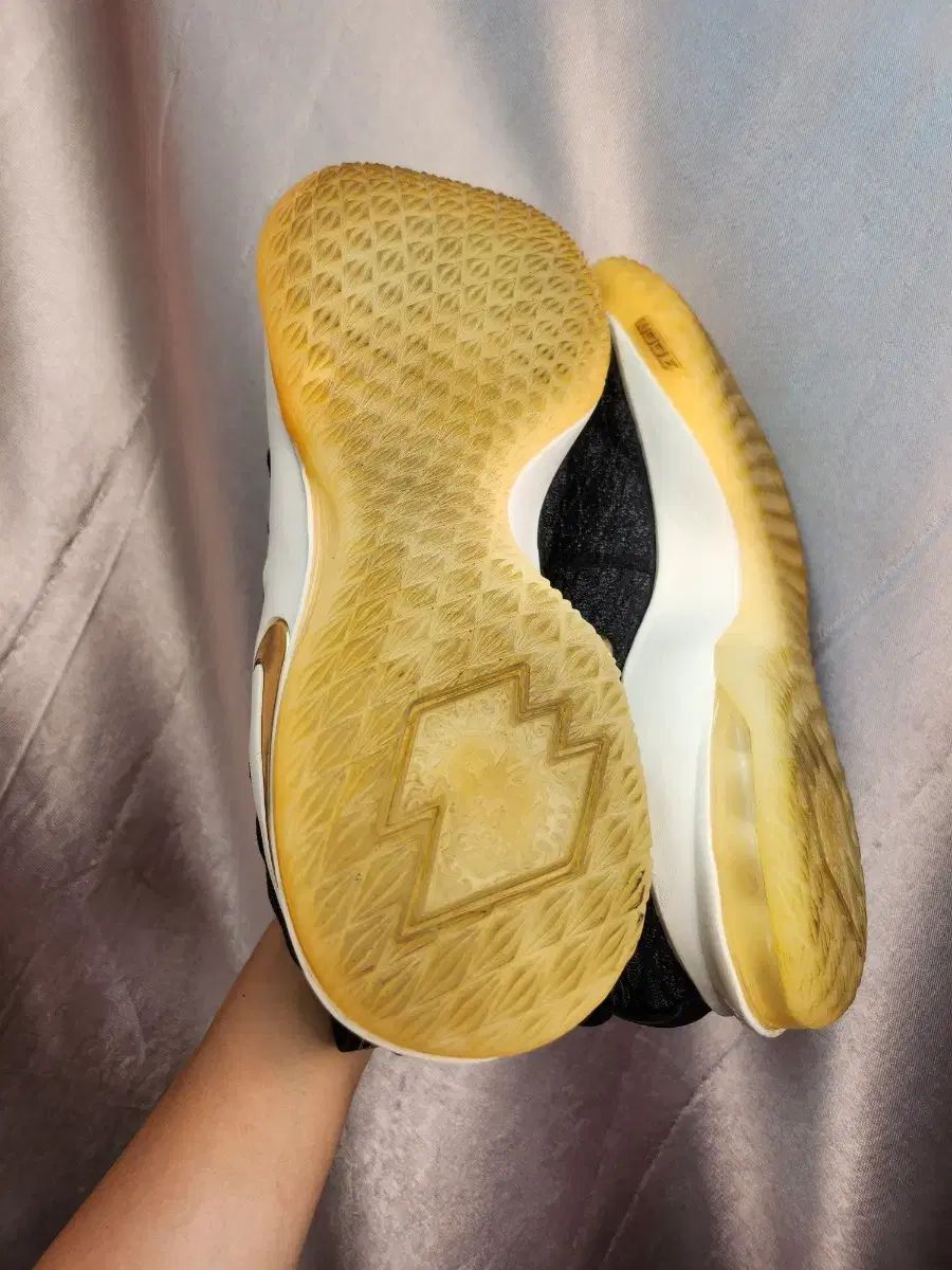 290 NIKE